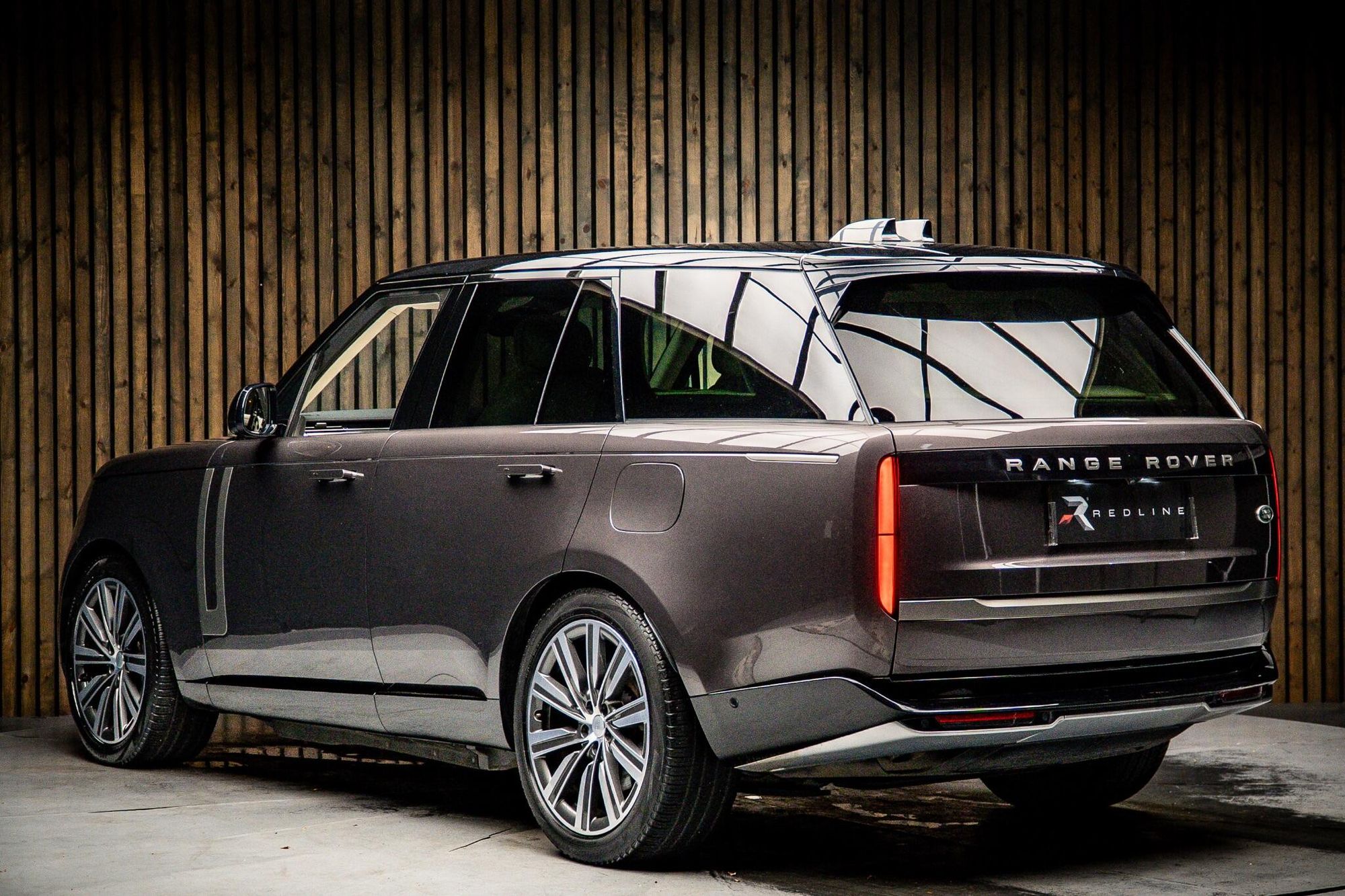 LAND ROVER RANGE ROVER ESTATE 3.0 P440e SE 4dr Auto for sale UK - Slide 3