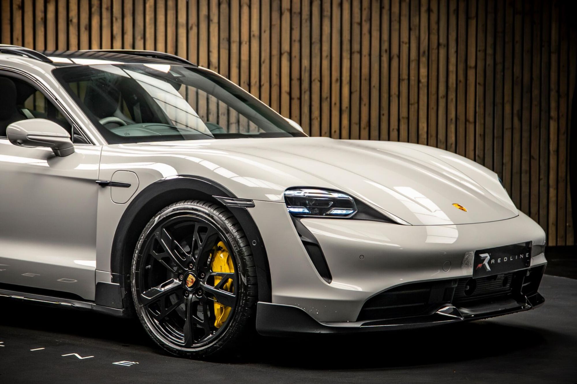 PORSCHE TAYCAN CROSS TURISMO 560kW Turbo S 93kWh 5dr Auto for sale UK - Slide 10