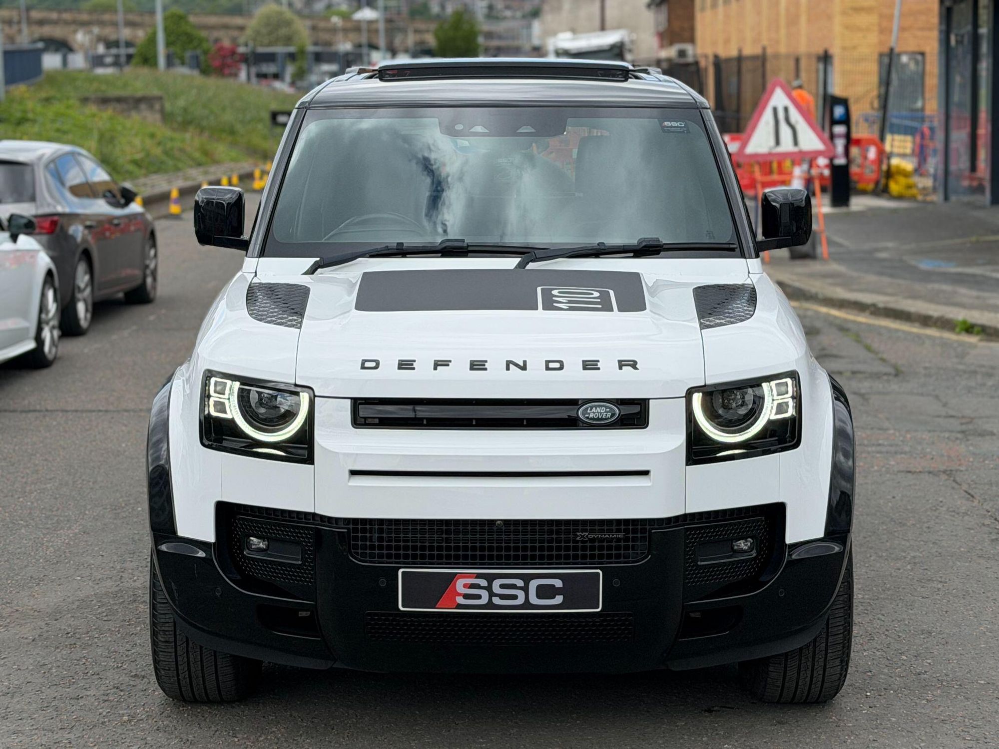 LAND ROVER DEFENDER DIESEL ESTATE 3.0 D250 X-Dynamic HSE 110 5dr Auto for sale UK - Slide 6