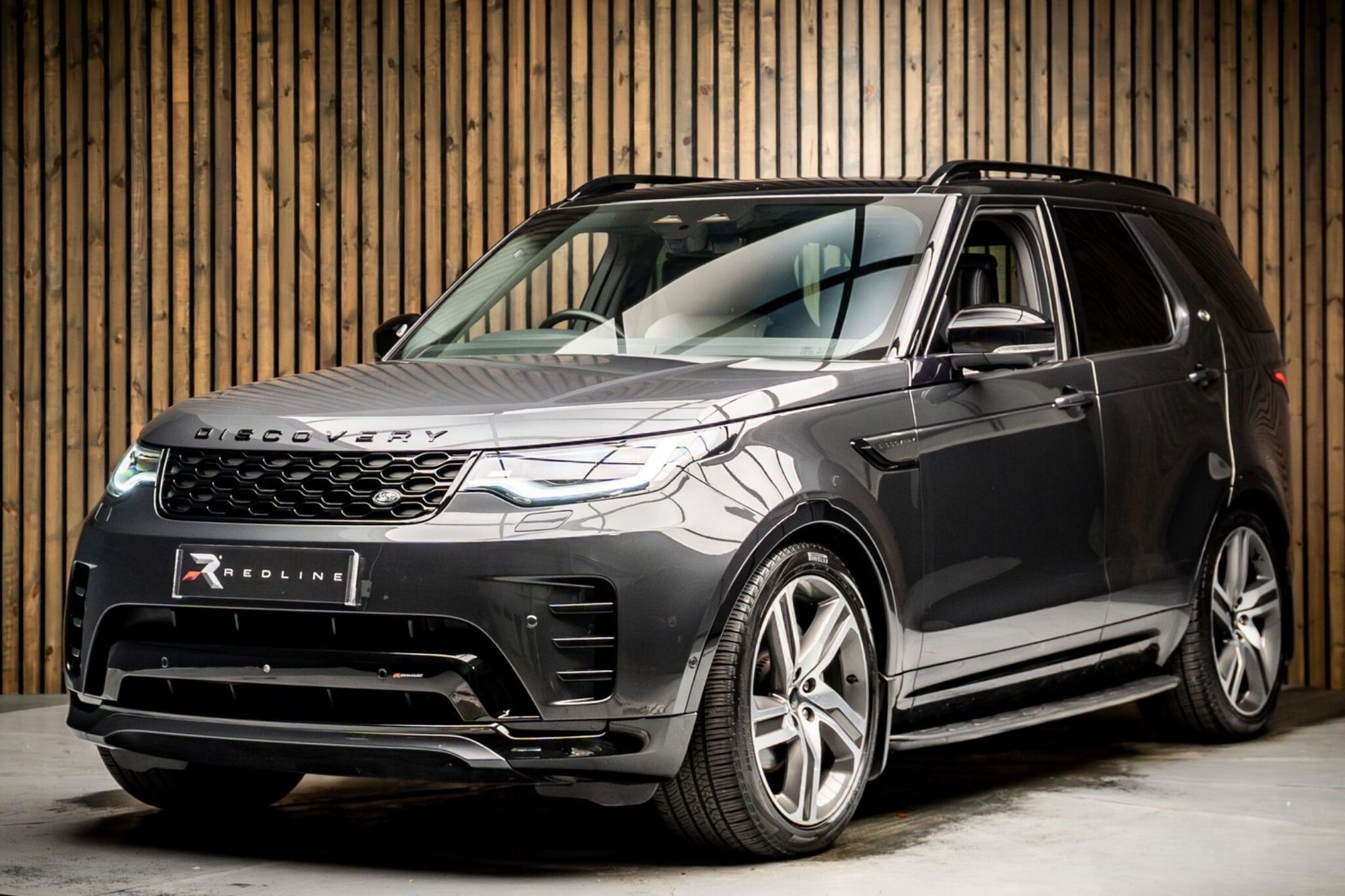 LAND ROVER DISCOVERY DIESEL SW 3.0 D300 R-Dynamic HSE 5dr Auto for sale UK - Slide 8