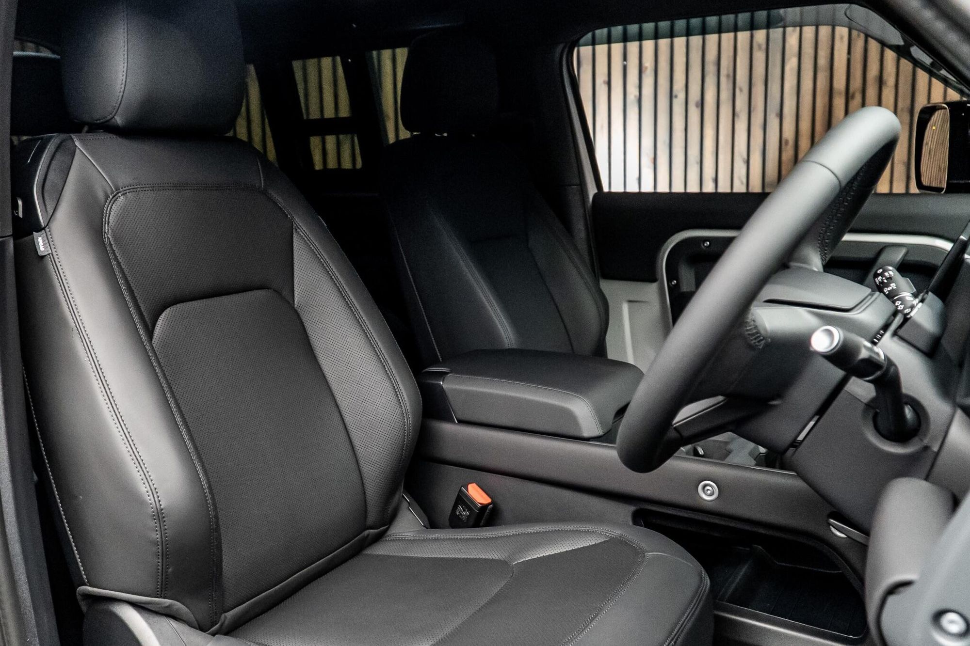 LAND ROVER DEFENDER DIESEL ESTATE 3.0 D250 X-Dynamic SE 90 3dr Auto for sale UK - Slide 2