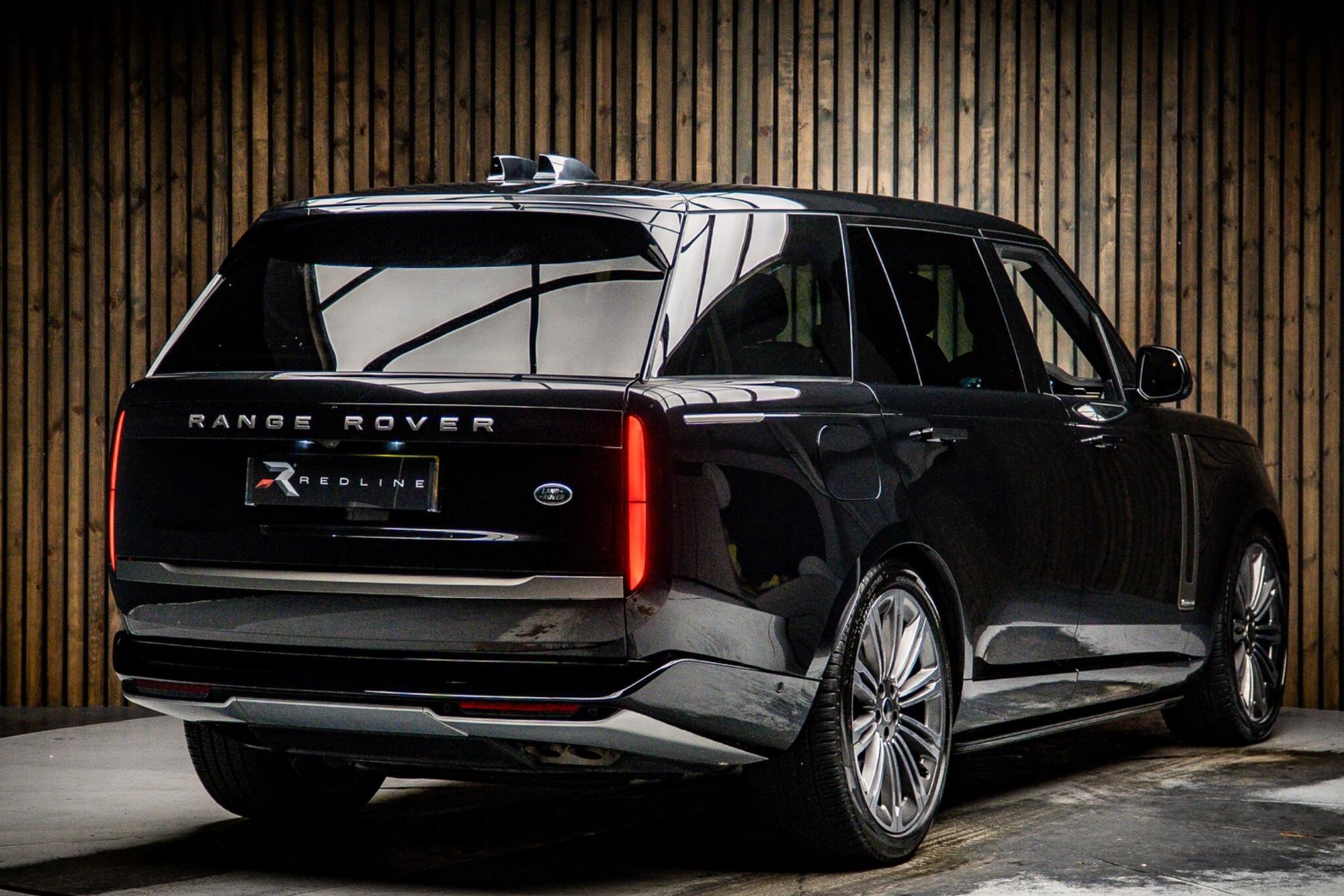 LAND ROVER RANGE ROVER ESTATE 4.4 P530 V8 Autobiography LWB 4dr Auto [7 Seat] for sale UK - Slide 4