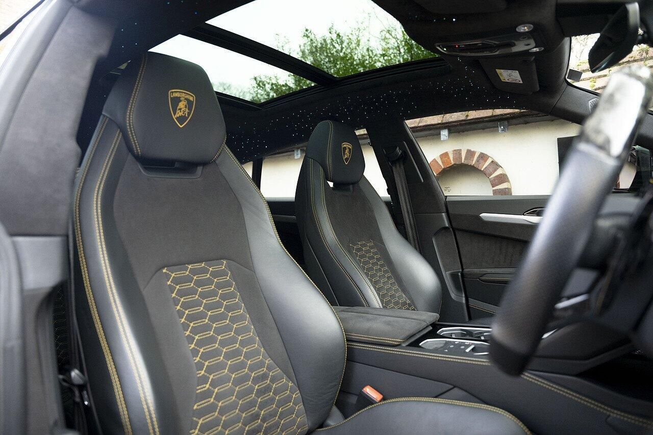 LAMBORGHINI URUS ESTATE 4.0T FSI V8 5dr Auto for sale UK - Slide 10