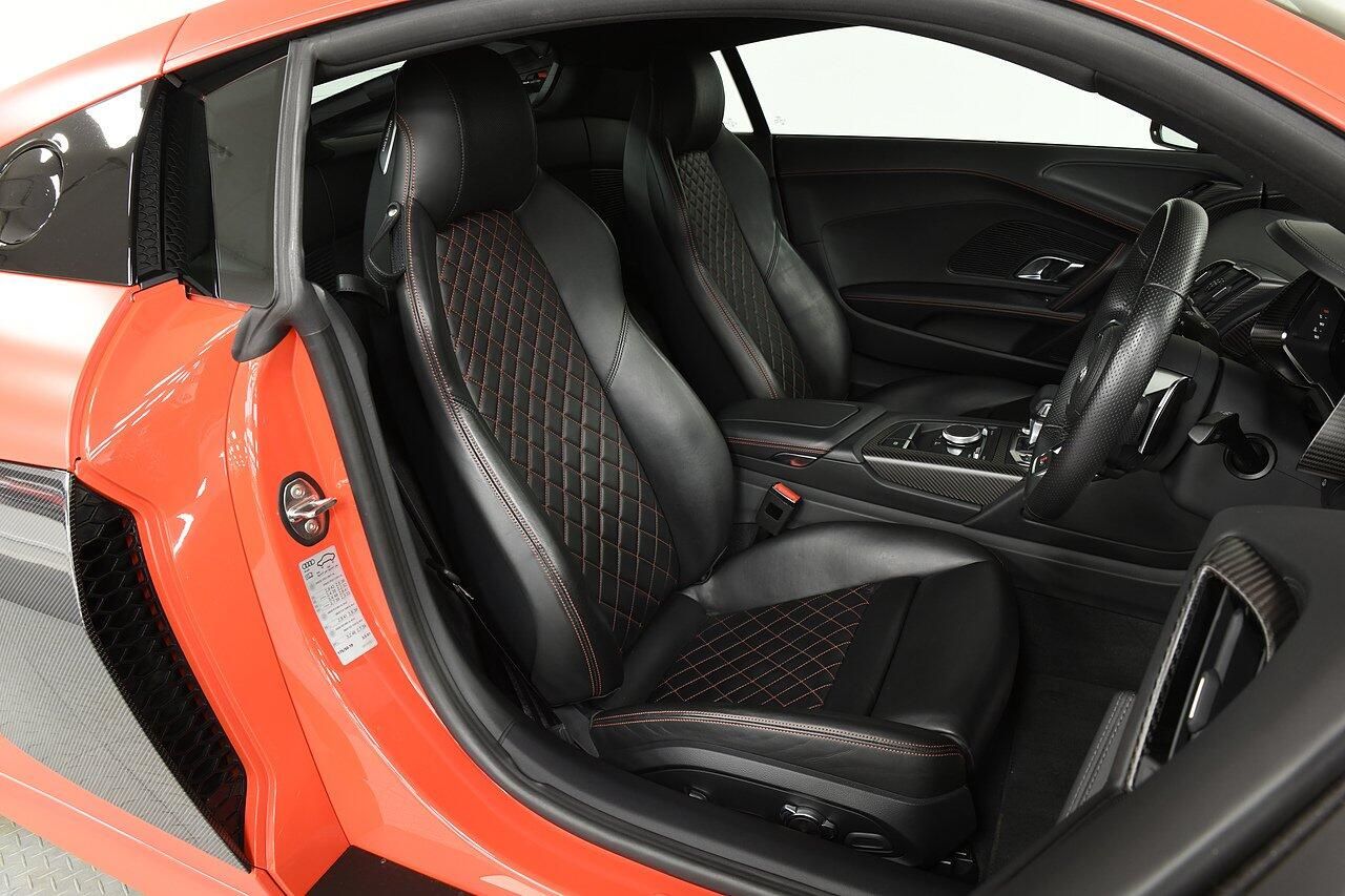 AUDI R8 COUPE 5.2 FSI V10 Plus Quattro 2dr S Tronic for sale UK - Slide 7