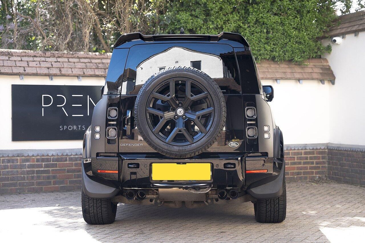 LAND ROVER DEFENDER ESTATE SPECIAL EDITIONS 5.0 P525 V8 Carpathian Edition 90 3dr Auto for sale UK - Slide 4