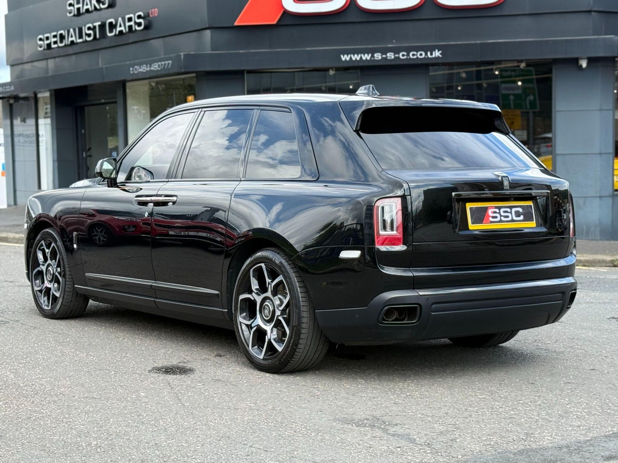 ROLLS-ROYCE CULLINAN ESTATE Black Badge 5dr Auto for sale UK - Slide 9