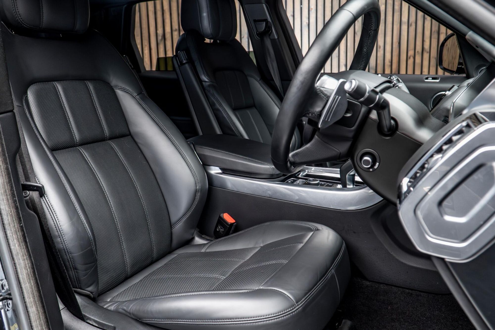 LAND ROVER RANGE ROVER SPORT ESTATE 2.0 P400e HSE Dynamic Black 5dr Auto for sale UK - Slide 2