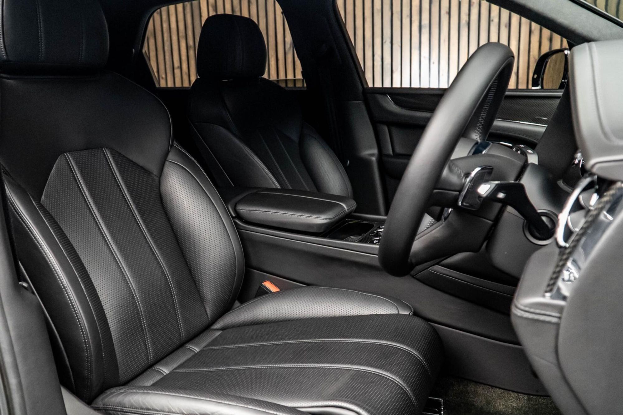 BENTLEY BENTAYGA ESTATE 4.0 V8 5dr Auto for sale UK - Slide 2