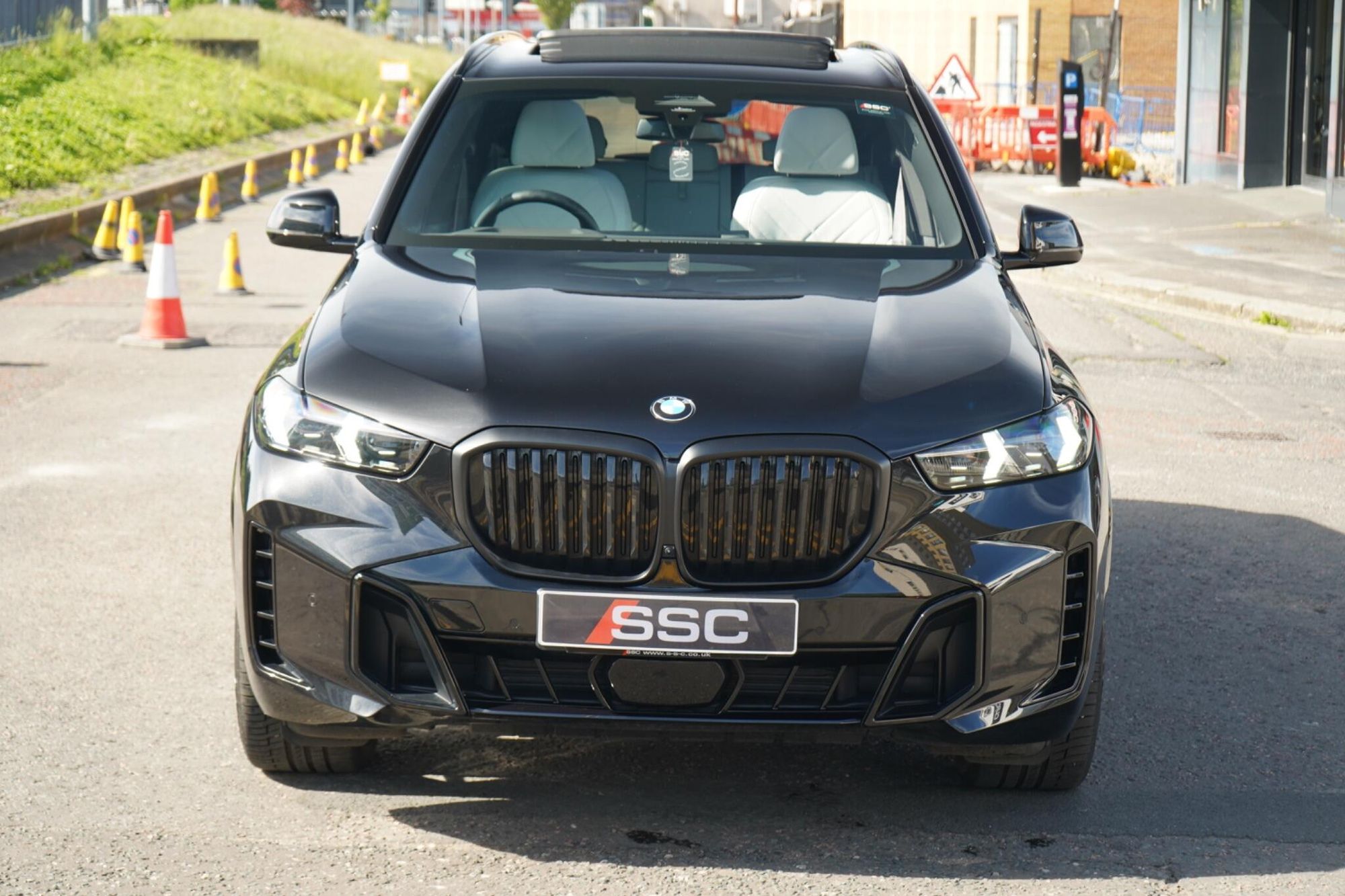 BMW X5 DIESEL ESTATE xDrive40d MHT M Sport 5dr Auto for sale UK - Slide 7