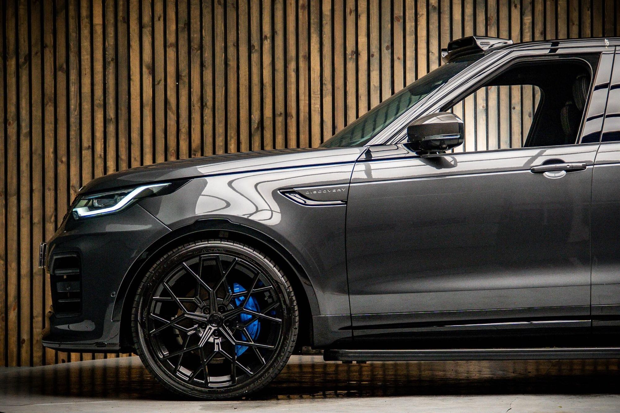 LAND ROVER DISCOVERY DIESEL SW 3.0 D300 Dynamic HSE 5dr Auto for sale UK - Slide 9