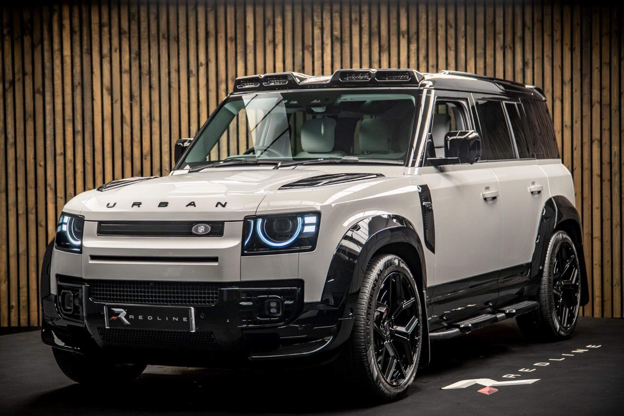 LAND ROVER DEFENDER DIESEL ESTATE 3.0 D250 X-Dynamic HSE 110 5dr Auto for sale UK - Slide 8