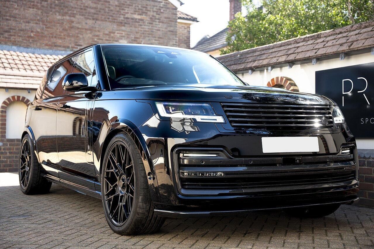 LAND ROVER RANGE ROVER ESTATE 4.4 P615 V8 SV LWB 4dr Auto for sale UK - Slide 6