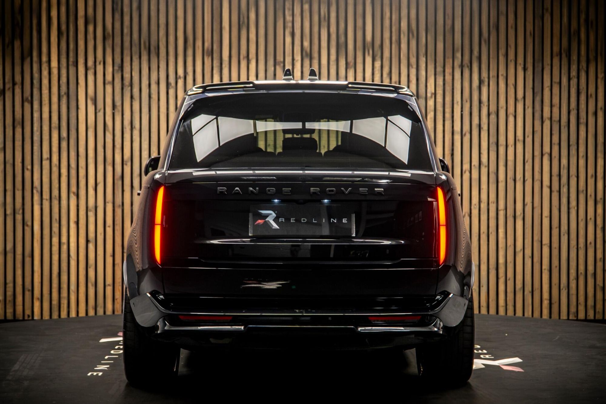 LAND ROVER RANGE ROVER DIESEL ESTATE 3.0 D300 HSE 4dr Auto for sale UK - Slide 6