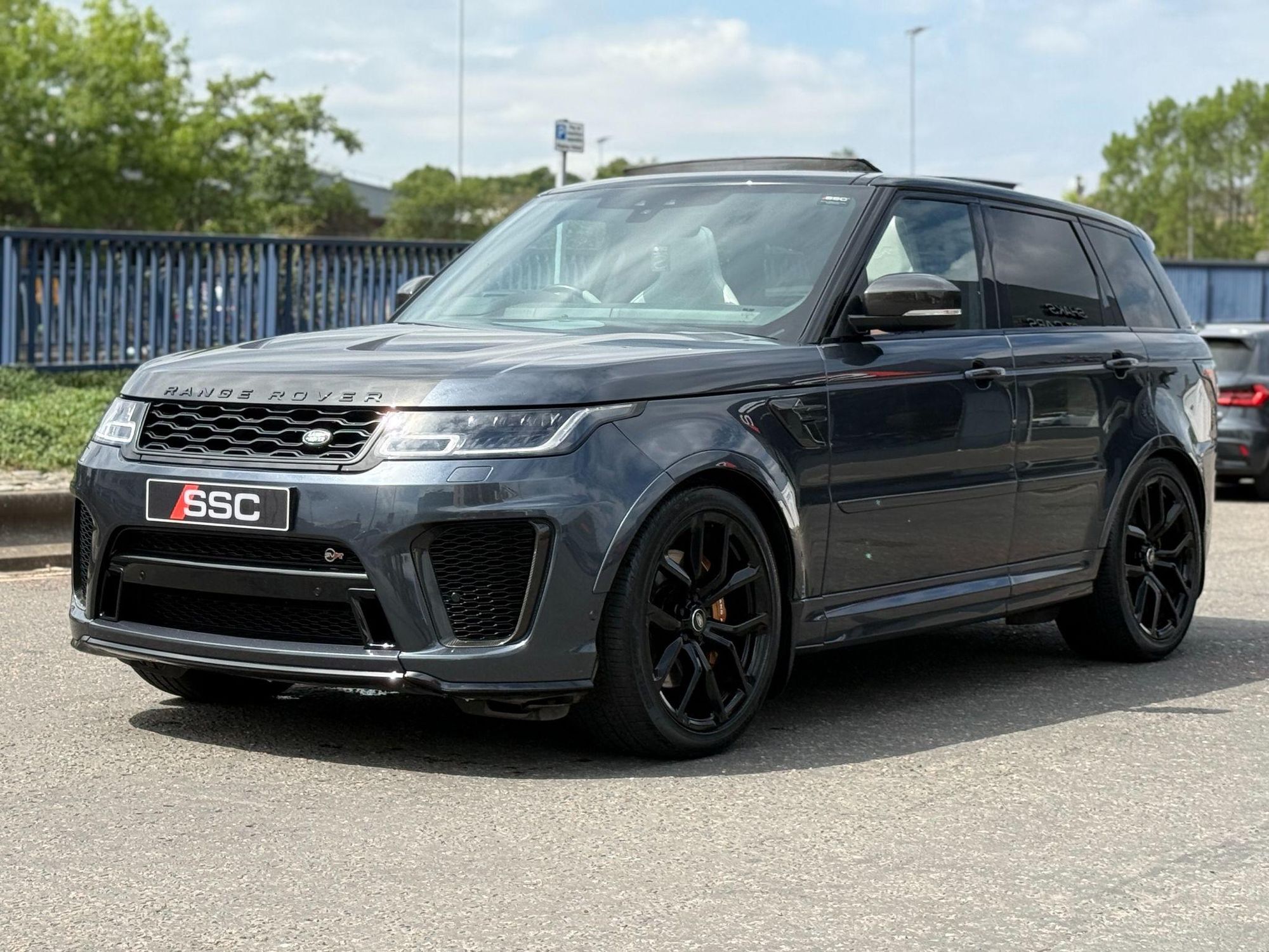 LAND ROVER RANGE ROVER SPORT ESTATE 5.0 V8 S/C 575 SVR 5dr Auto for sale UK - Slide 8