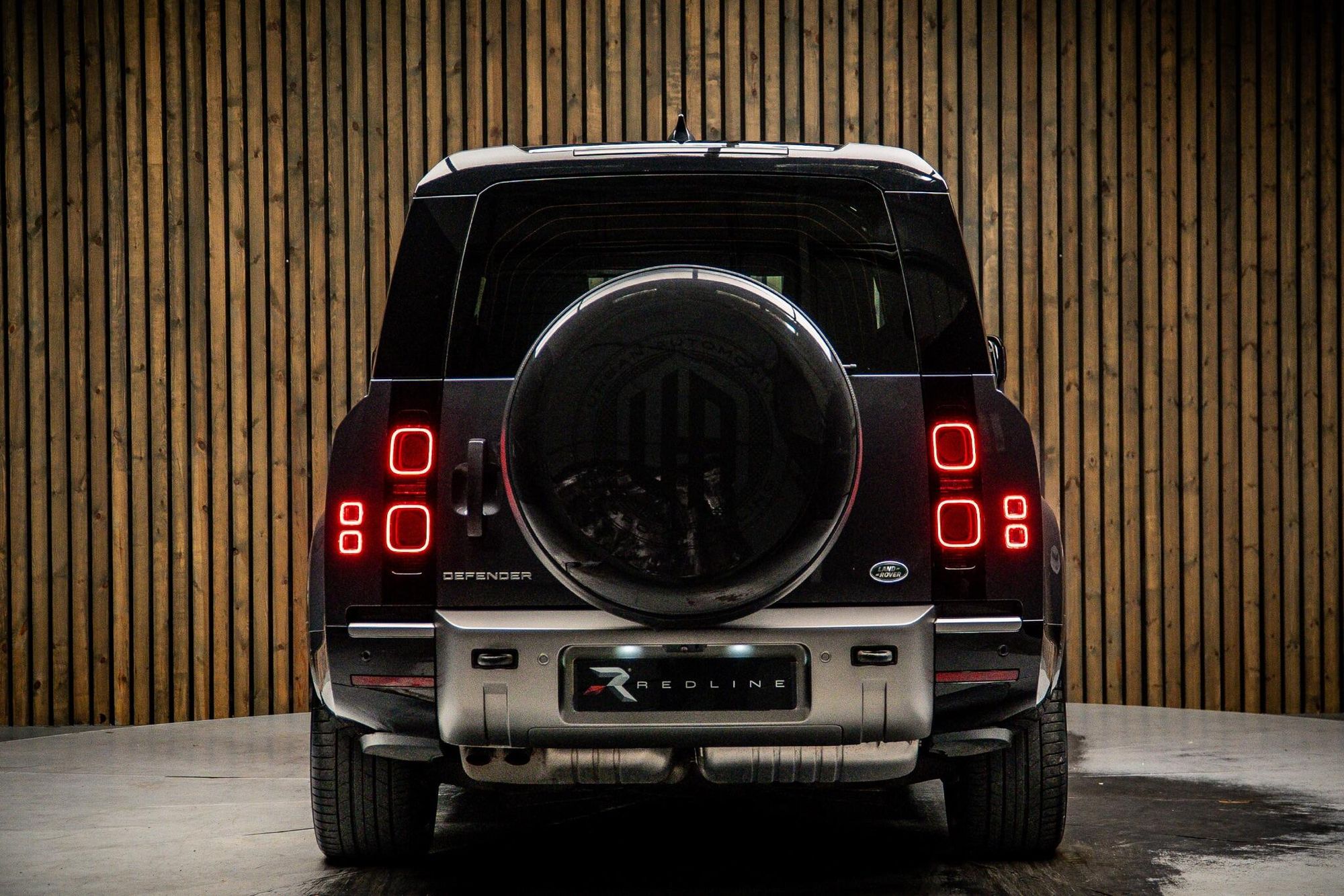 LAND ROVER DEFENDER DIESEL ESTATE 3.0 D300 X-Dynamic SE 130 5dr Auto for sale UK - Slide 6