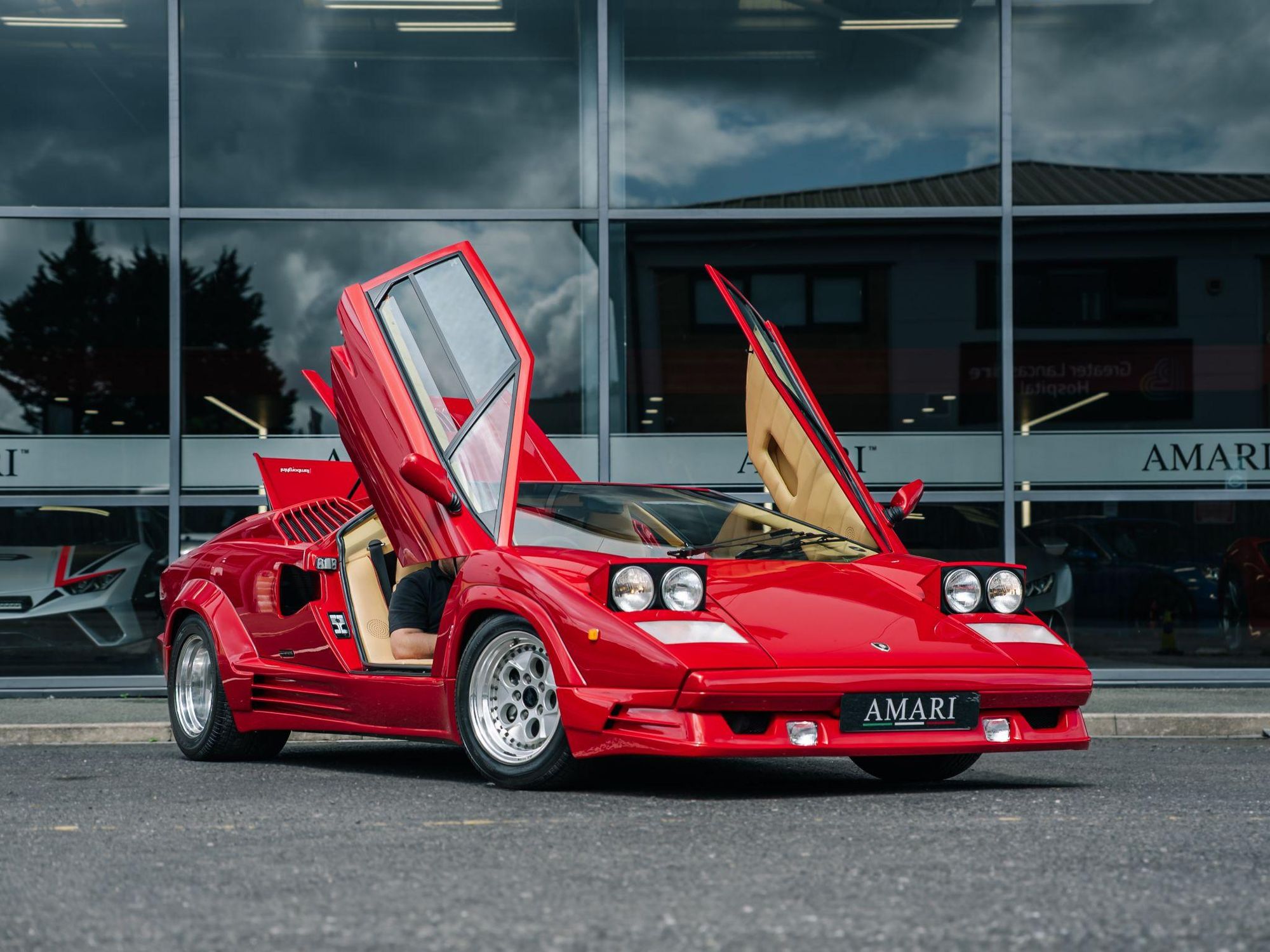 LAMBORGHINI COUNTACH COUPE 5.2 Anniversary 2dr for sale UK - Slide 4