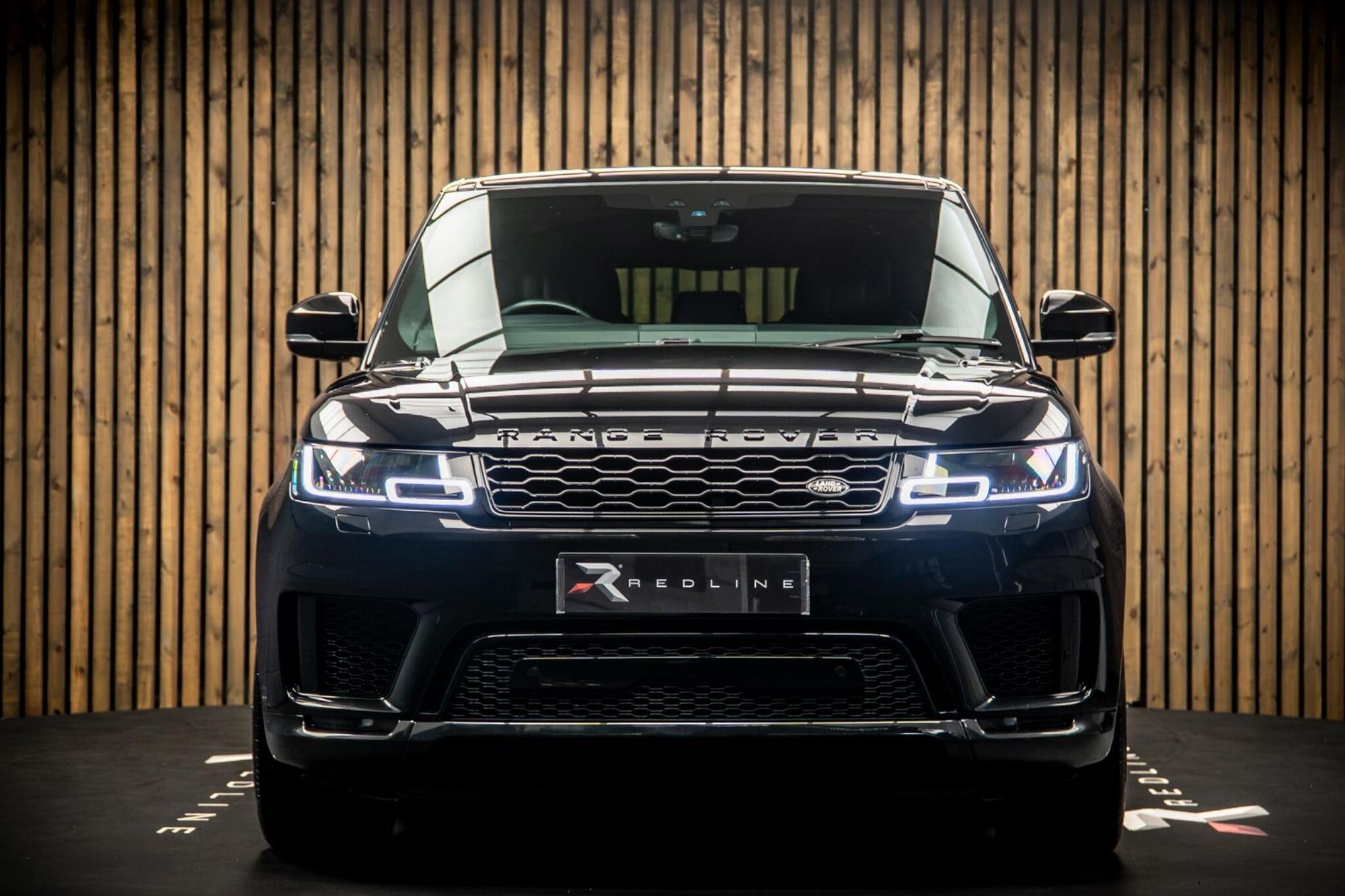 LAND ROVER RANGE ROVER SPORT DIESEL ESTATE 3.0 D300 HSE Dynamic Black 5dr Auto for sale UK - Slide 5
