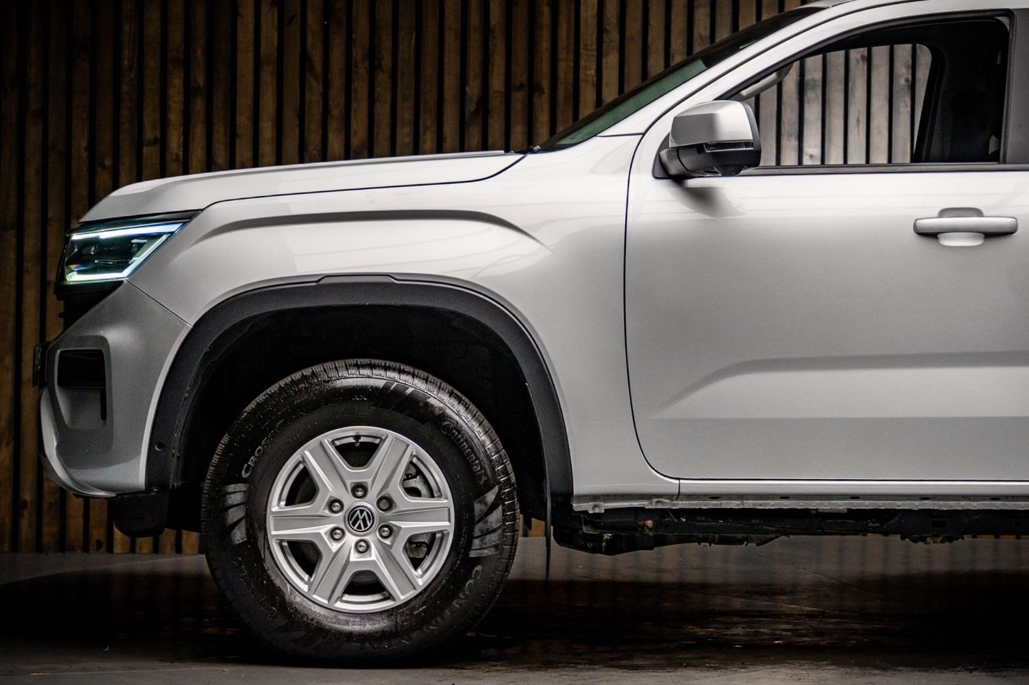 VOLKSWAGEN AMAROK DIESEL D/Cab Pick Up Life 2.0 TDI 205 4MOTION Auto for sale UK - Slide 9