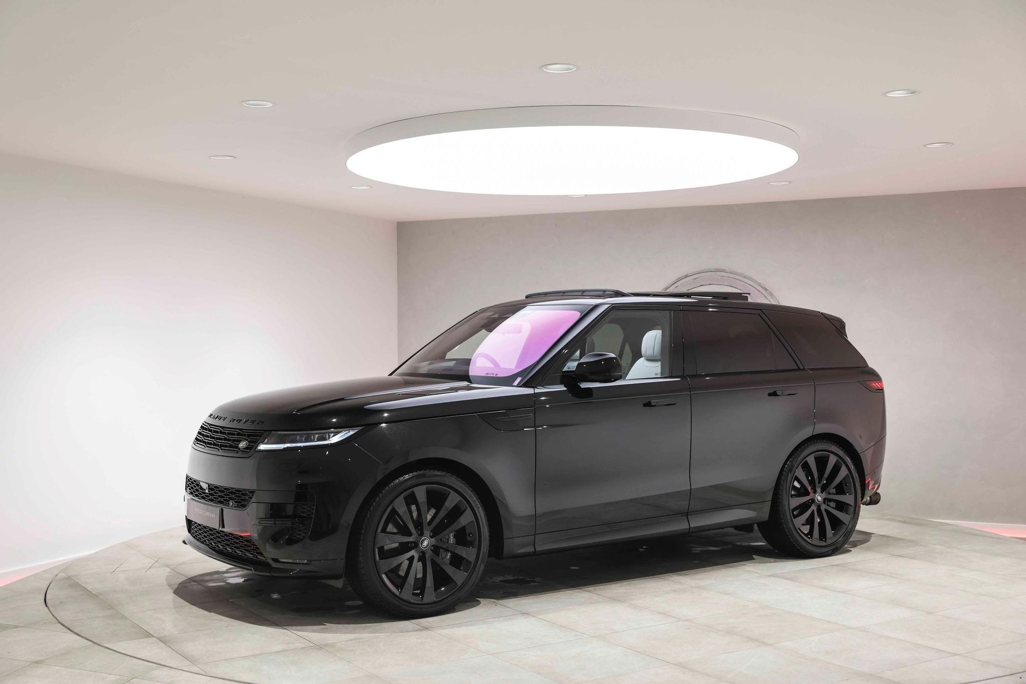 LAND ROVER RANGE ROVER SPORT ESTATE 4.4 P530 V8 First Edition 5dr Auto for sale UK - Slide 9