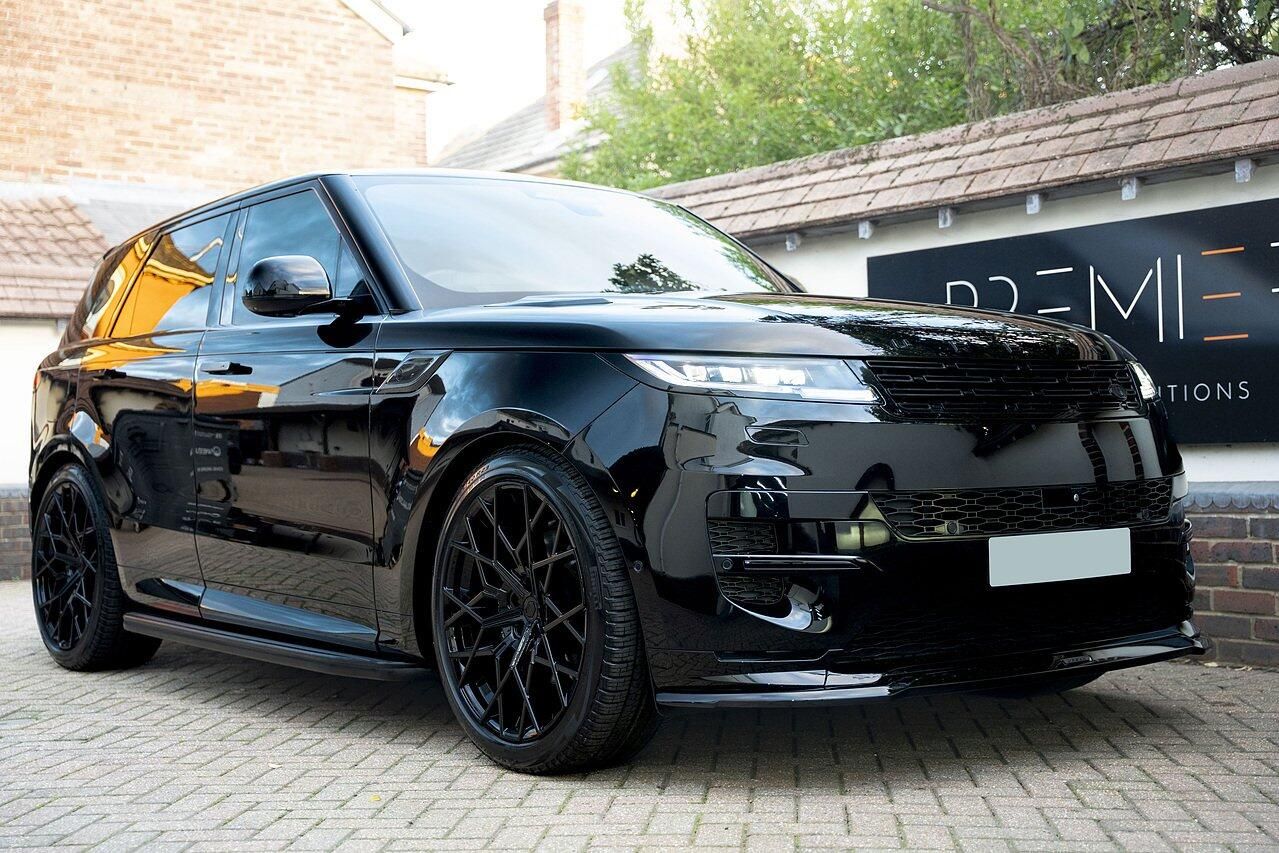 LAND ROVER RANGE ROVER SPORT DIESEL ESTATE 3.0 D300 Dynamic SE 5dr Auto for sale UK - Slide 4