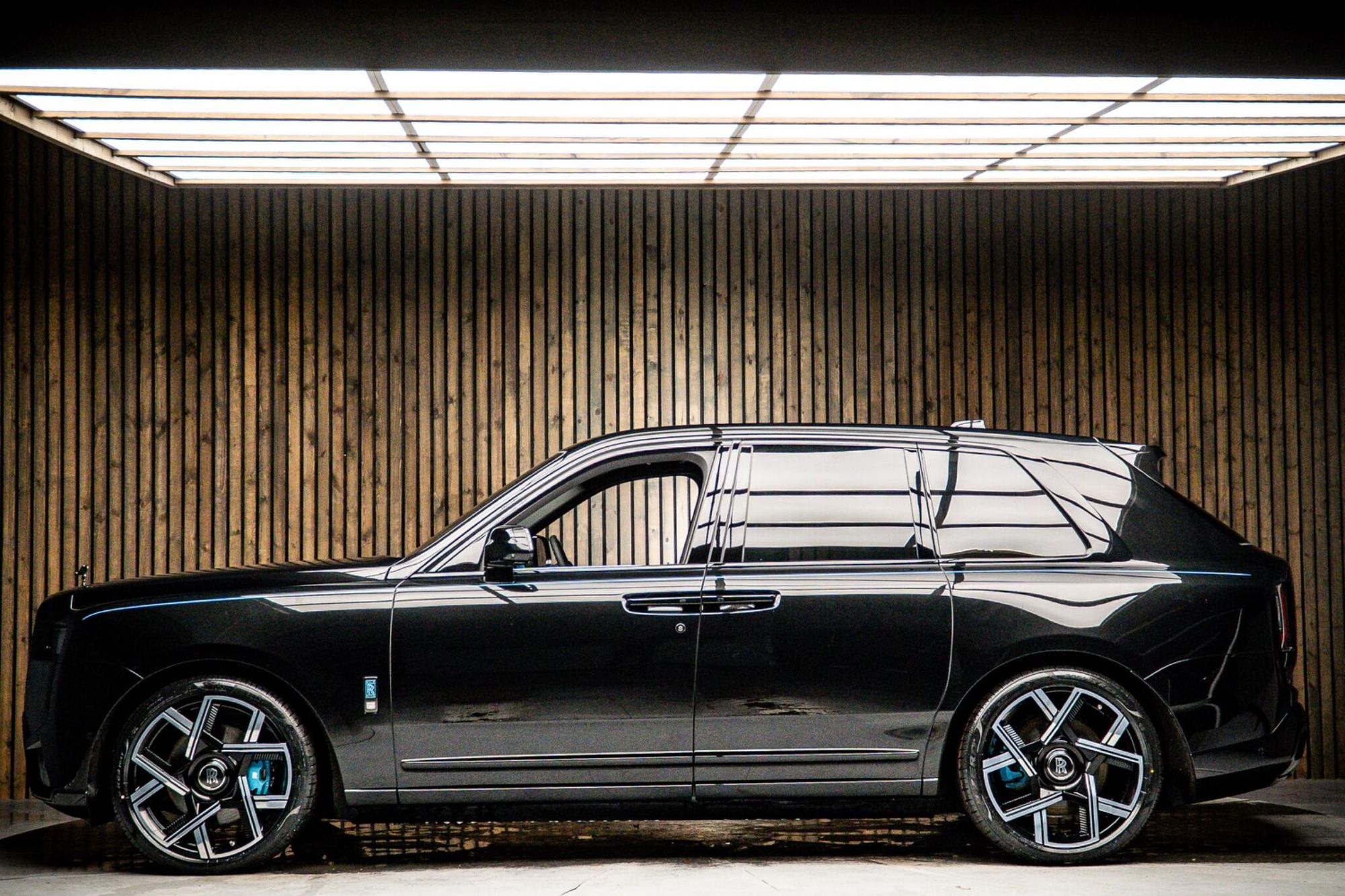ROLLS-ROYCE CULLINAN ESTATE II Black Badge 5dr Auto for sale UK - Slide 7