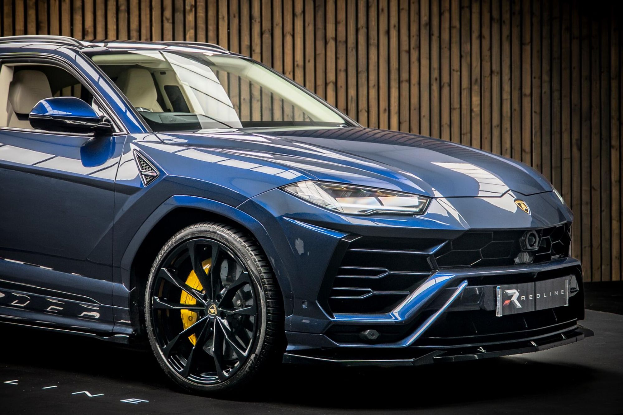 LAMBORGHINI URUS ESTATE 4.0T FSI V8 5dr Auto for sale UK - Slide 10