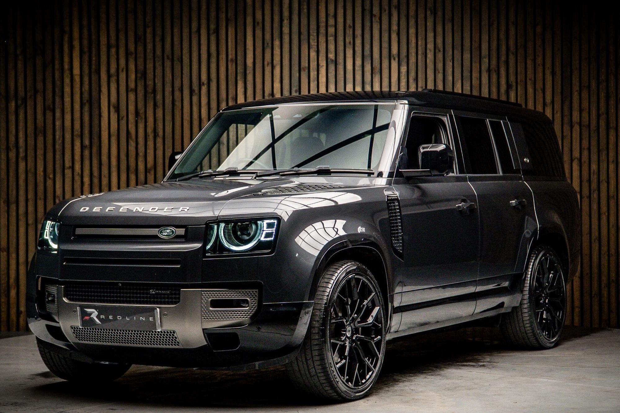 LAND ROVER DEFENDER DIESEL ESTATE 3.0 D300 X-Dynamic SE 130 5dr Auto for sale UK - Slide 8