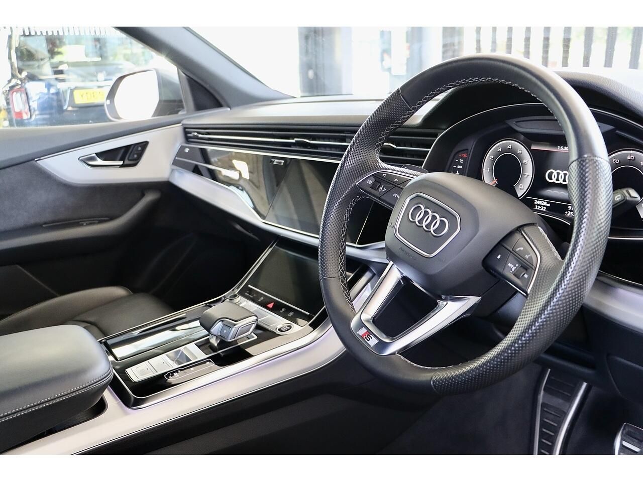 AUDI Q8 ESTATE 55 TFSI Quattro S Line 5dr Tiptronic [Leather] for sale UK - Slide 10