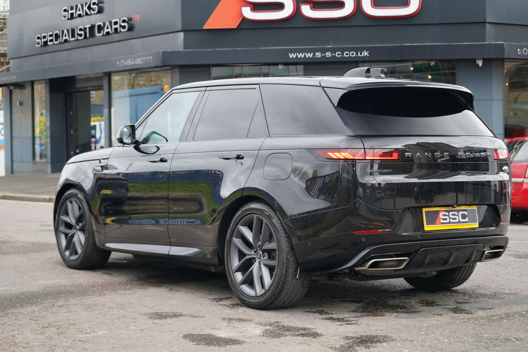 LAND ROVER RANGE ROVER SPORT ESTATE 3.0 P440e Dynamic SE 5dr Auto for sale UK - Slide 9