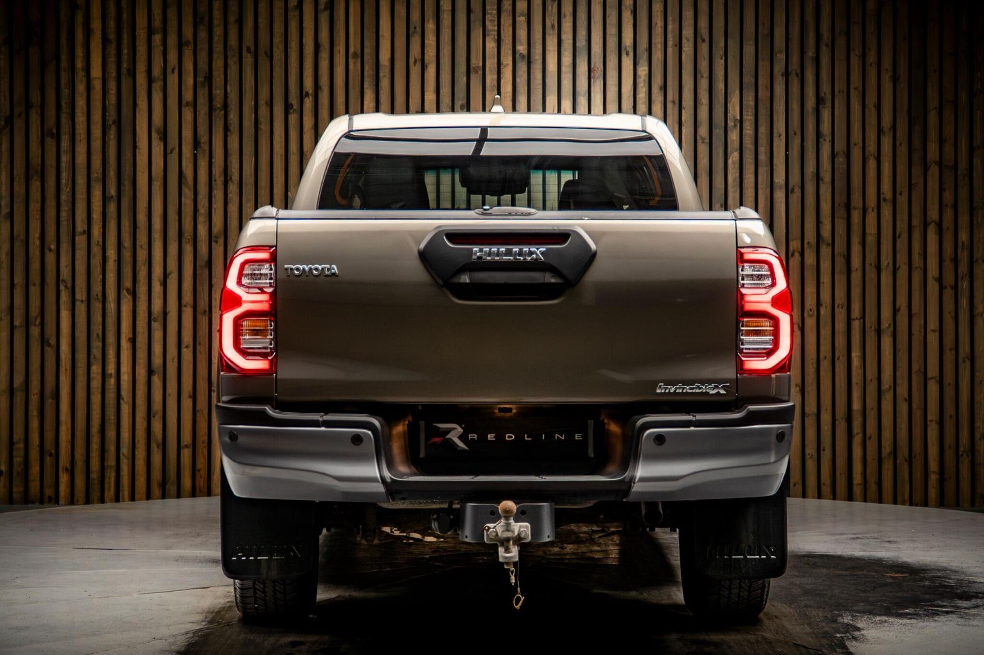 TOYOTA HILUX DIESEL Invincible X D/Cab Pick Up 2.8 D-4D Auto for sale UK - Slide 6