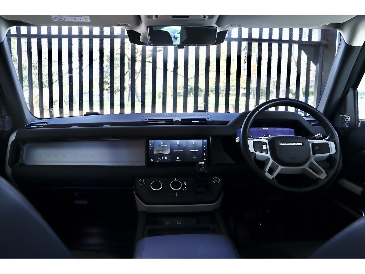 LAND ROVER DEFENDER DIESEL ESTATE 3.0 D200 SE 110 5dr Auto for sale UK - Slide 8