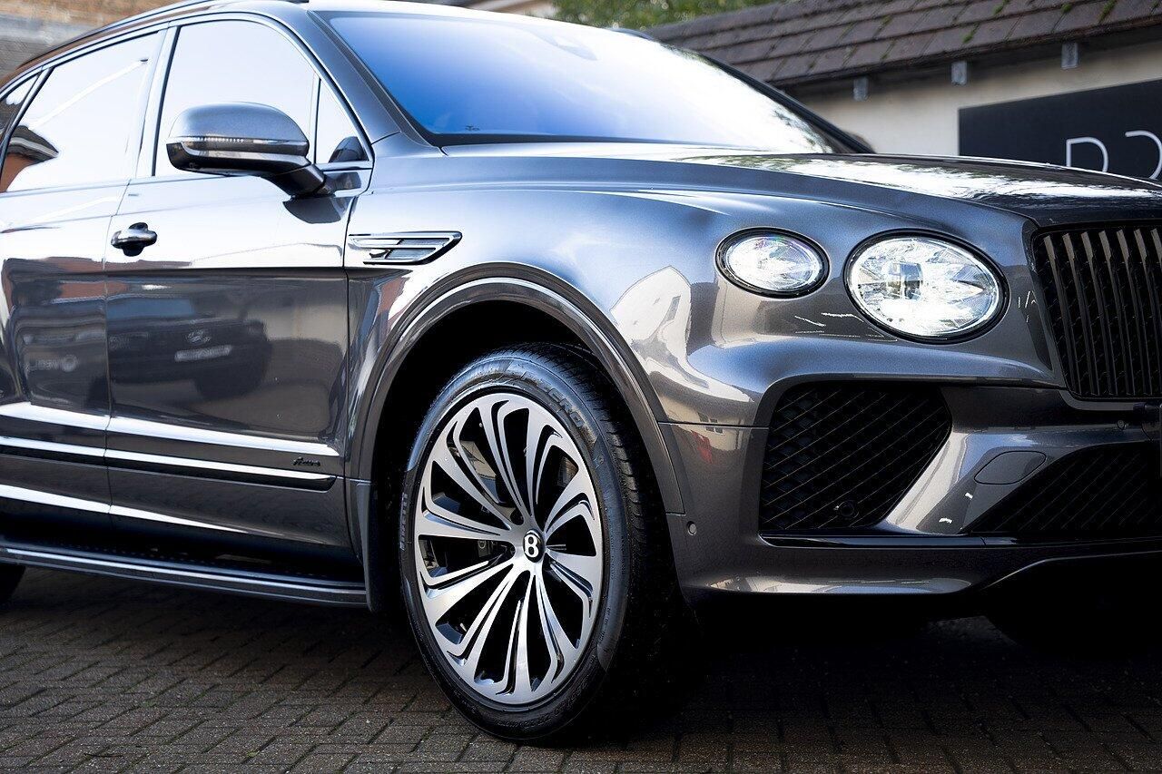 BENTLEY BENTAYGA ESTATE 4.0 V8 Azure 5dr Auto for sale UK - Slide 6