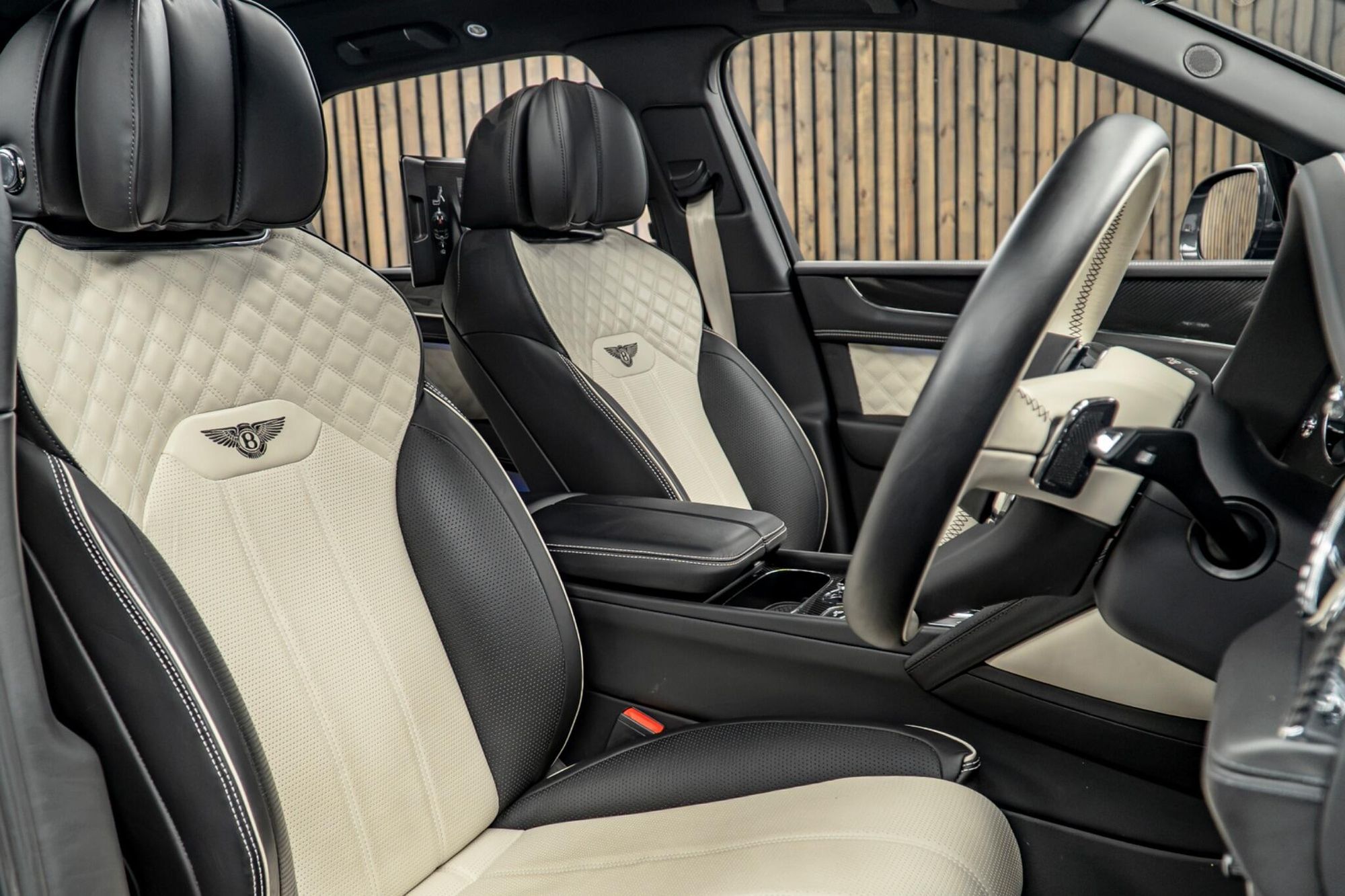 BENTLEY BENTAYGA ESTATE 3.0 V6 Hybrid 5dr Auto for sale UK - Slide 2