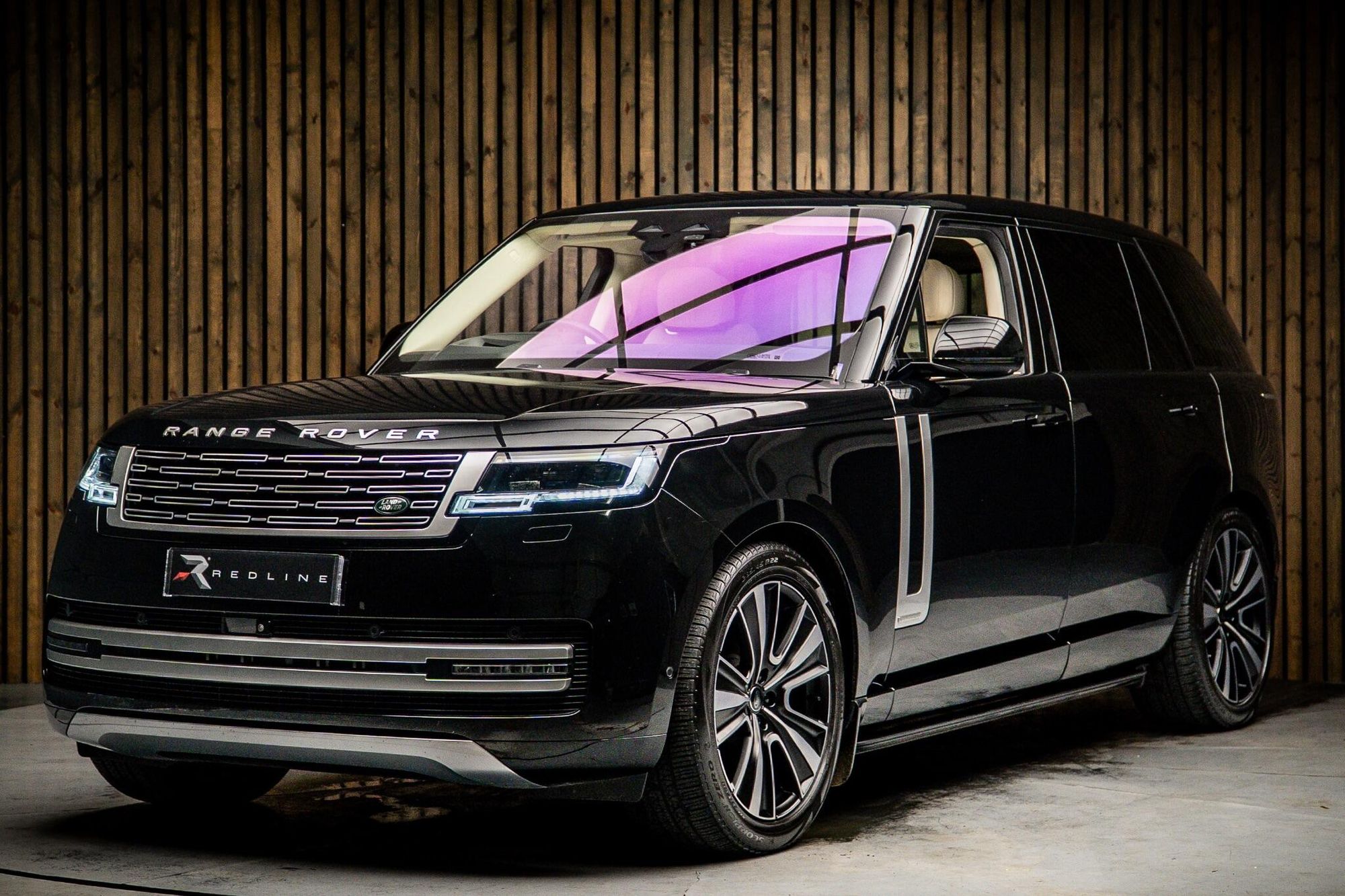 LAND ROVER RANGE ROVER ESTATE 3.0 P400 Autobiography LWB 4dr Auto for sale UK - Slide 8