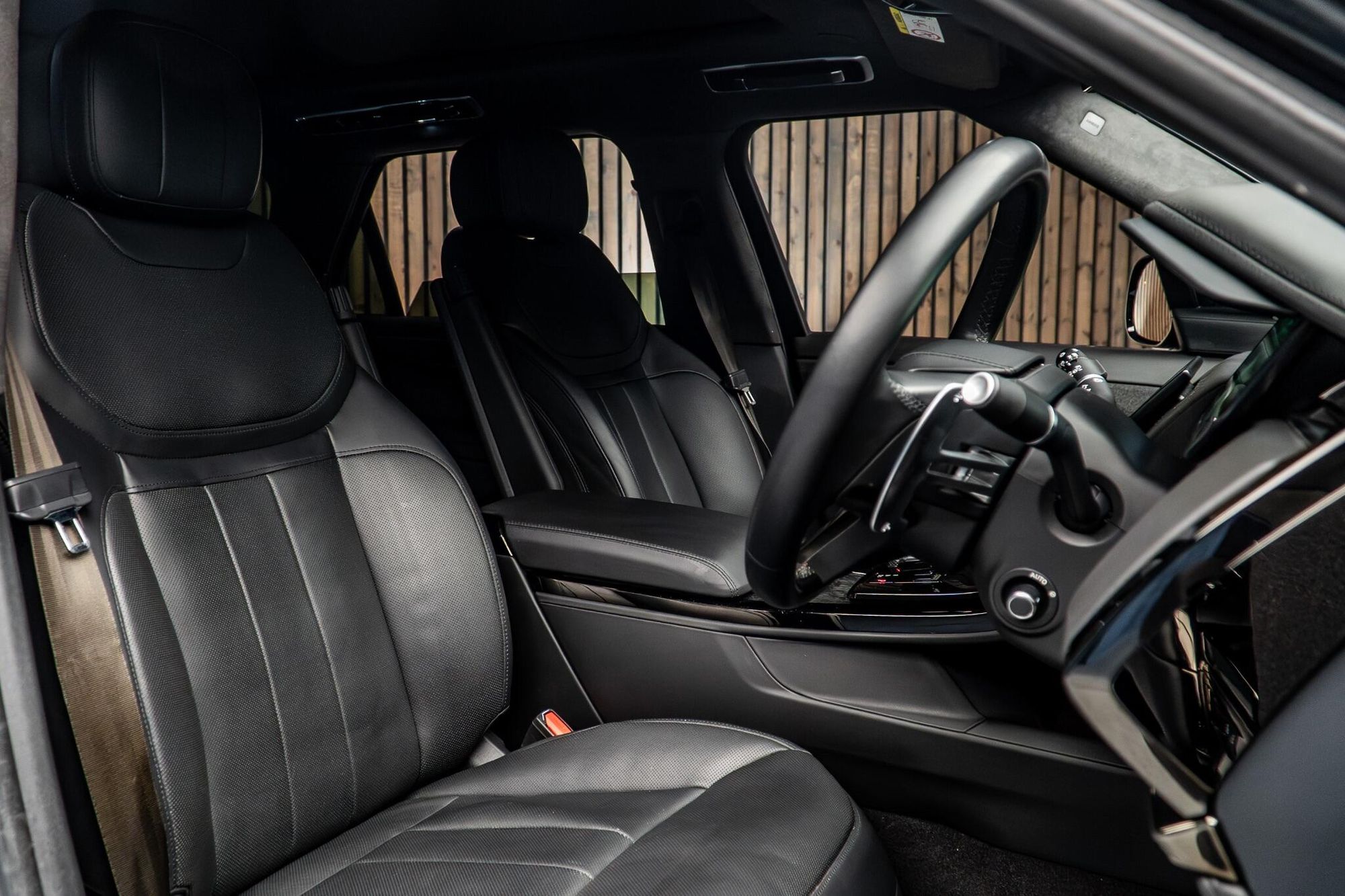 LAND ROVER RANGE ROVER SPORT DIESEL ESTATE 3.0 D350 First Edition 5dr Auto for sale UK - Slide 2