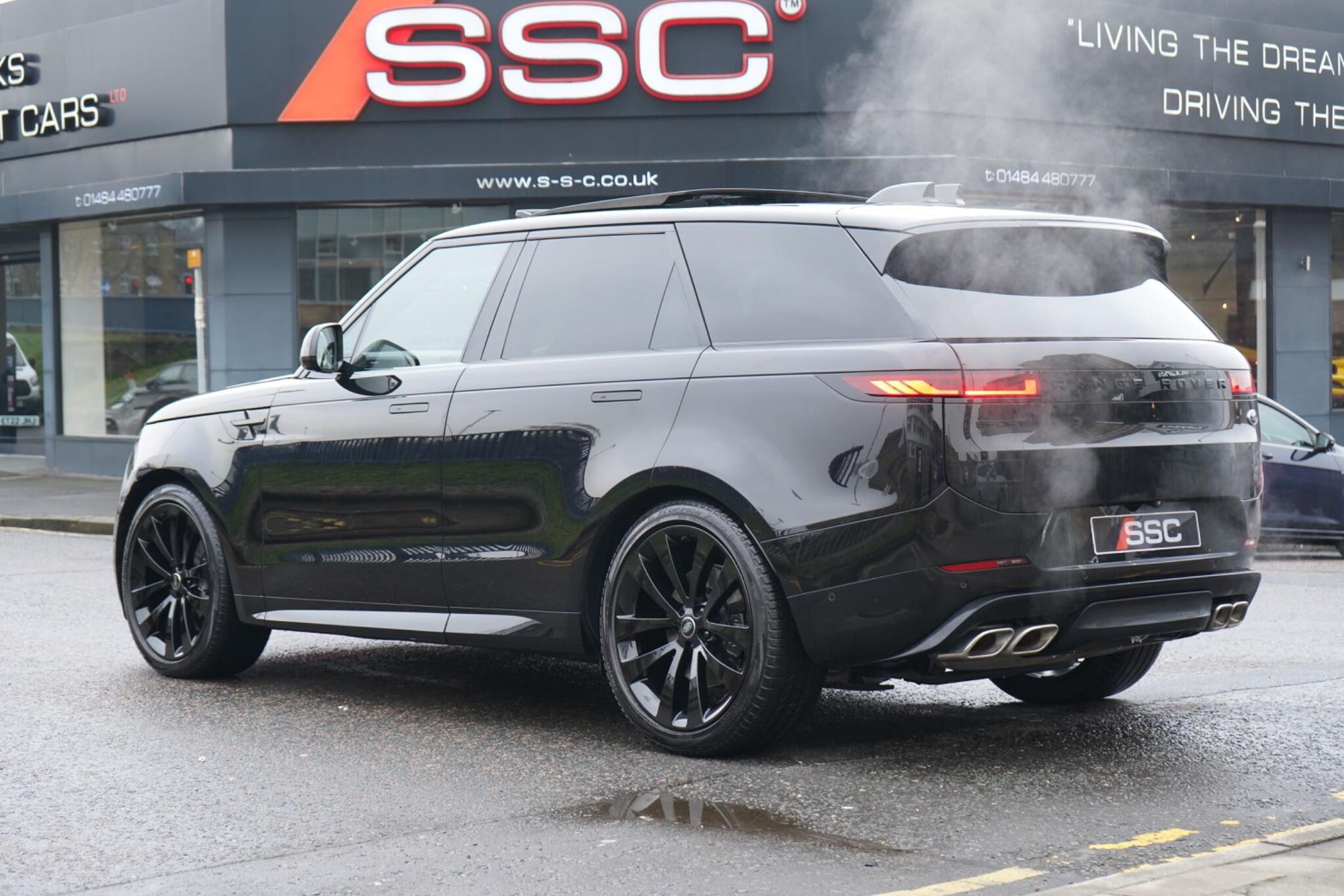 LAND ROVER RANGE ROVER SPORT ESTATE 4.4 P530 V8 First Edition 5dr Auto for sale UK - Slide 3