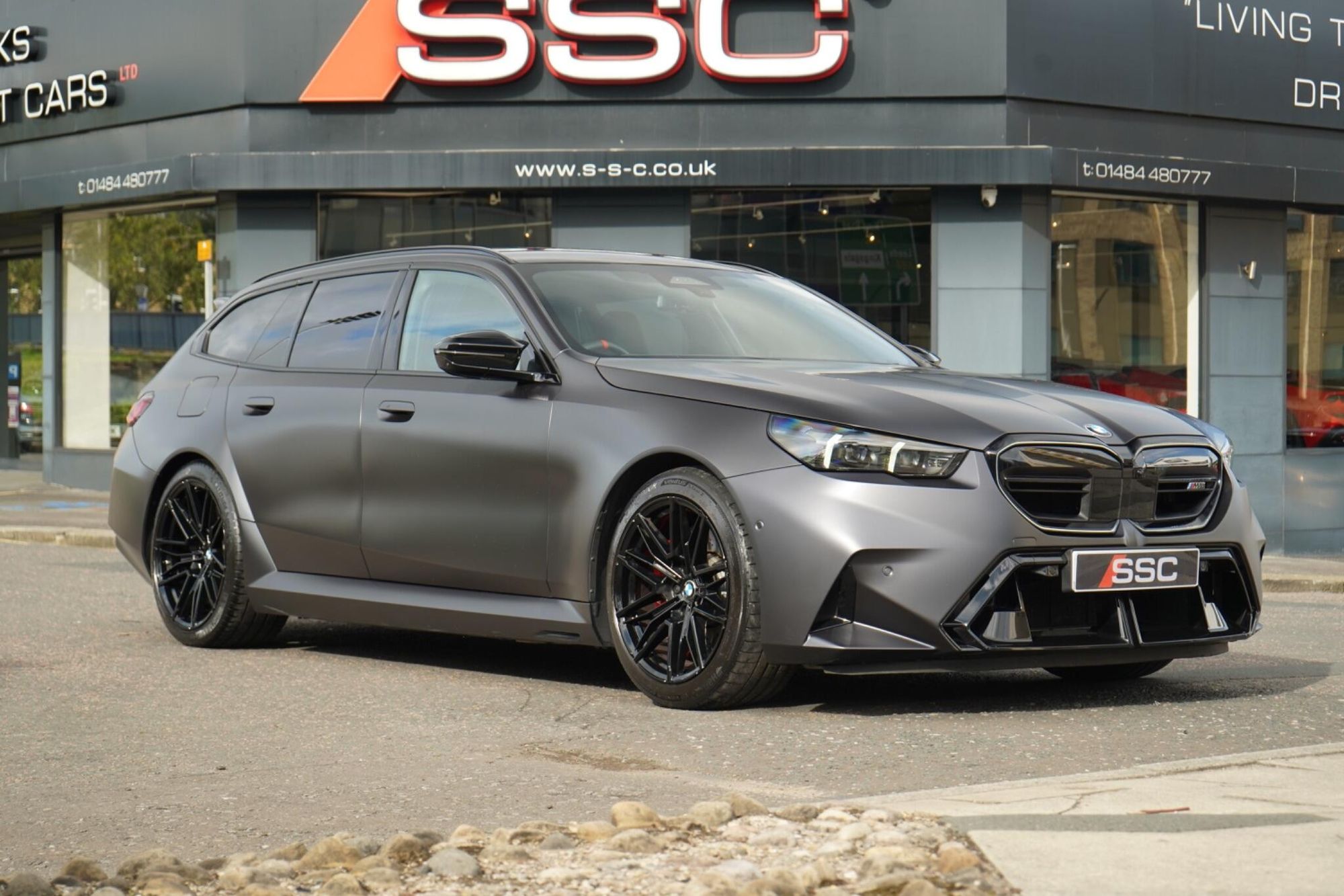 BMW M5 Touring 4.4 22.1kWh 5 Door Auto for sale UK - Slide 4