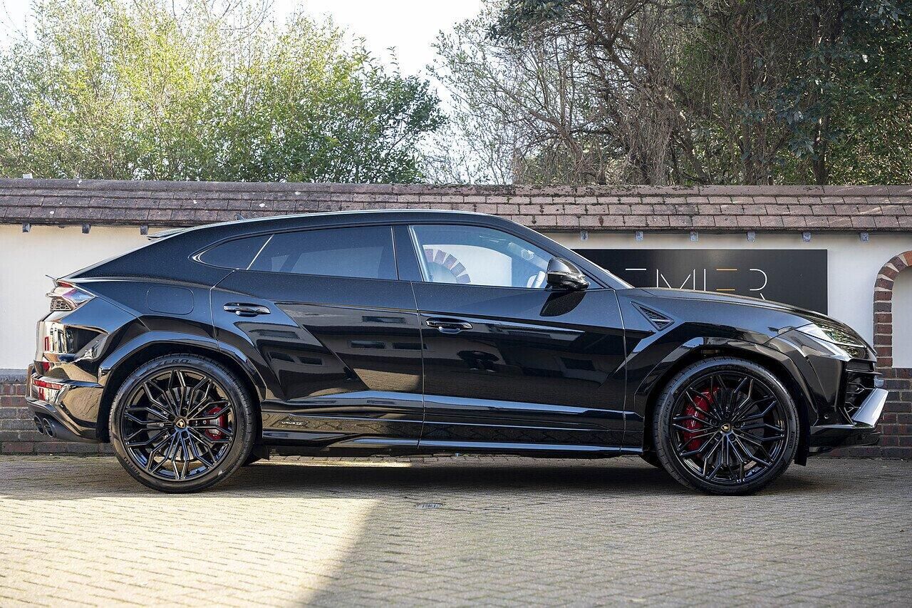 LAMBORGHINI URUS ESTATE 4.0T 25.9kWh Plug-in Hybrid FSI V8 5dr Auto for sale UK - Slide 3