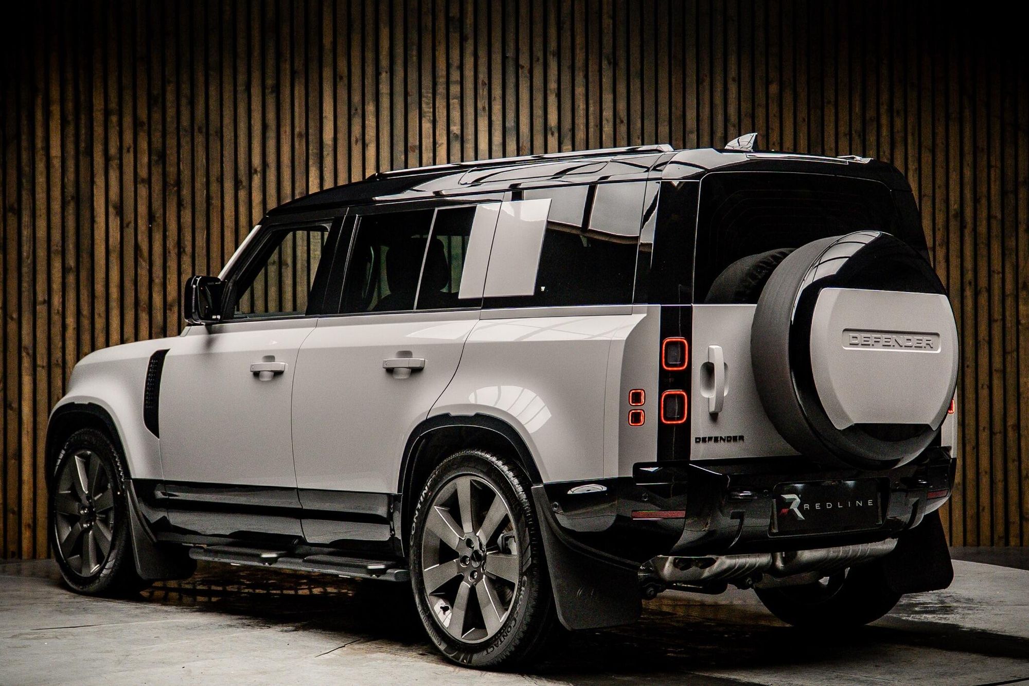 LAND ROVER DEFENDER DIESEL ESTATE 3.0 D350 X-Dynamic HSE 110 5dr Auto for sale UK - Slide 3