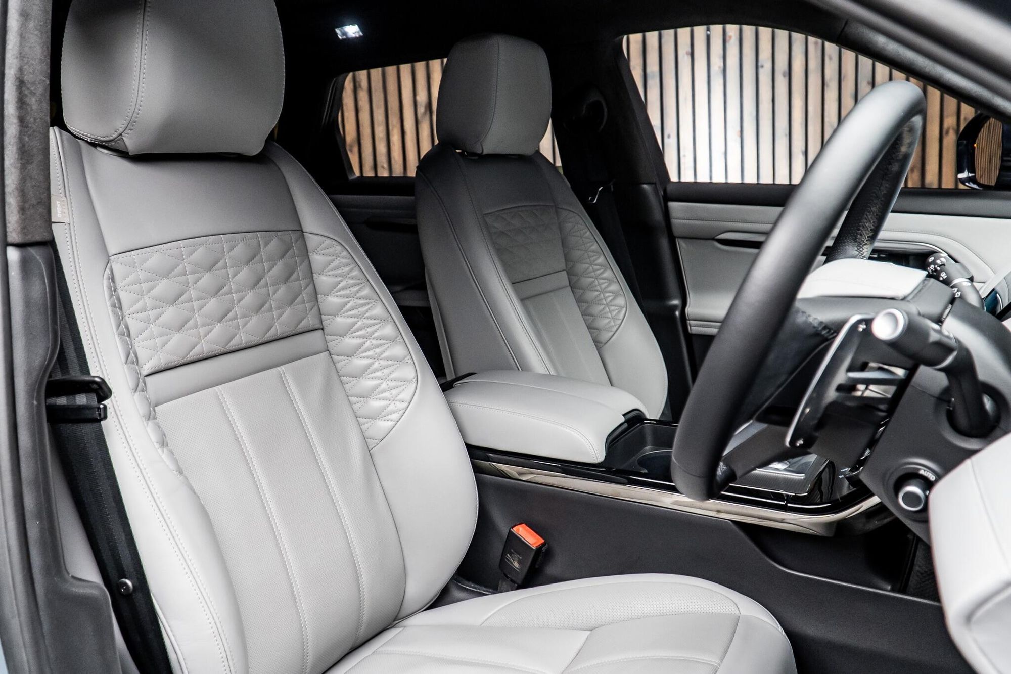 LAND ROVER RANGE ROVER EVOQUE DIESEL HATCHBACK 2.0 D200 Autobiography 5dr Auto for sale UK - Slide 2