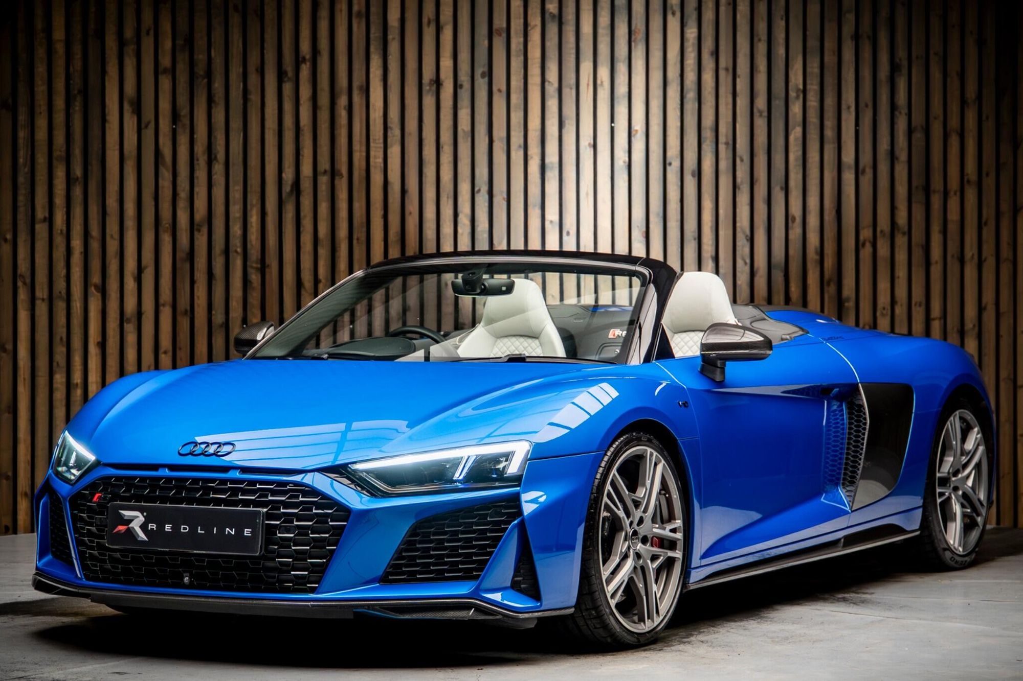 AUDI R8 SPYDER 5.2 V10 Quattro Performance Ed Carbon 2dr S Tronic for sale UK - Slide 8
