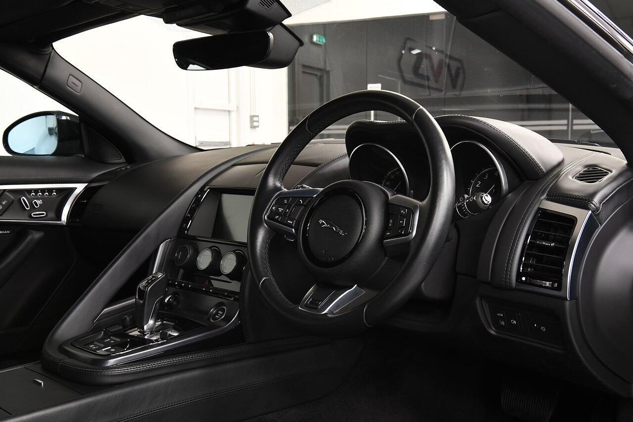 JAGUAR F-TYPE COUPE 5.0 Supercharged V8 R 2dr Auto AWD for sale UK - Slide 4