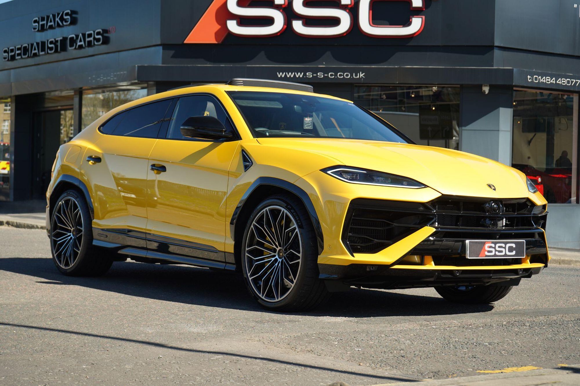 LAMBORGHINI URUS ESTATE 4.0T 25.9kWh Plug-in Hybrid FSI V8 5dr Auto for sale UK - Slide 5