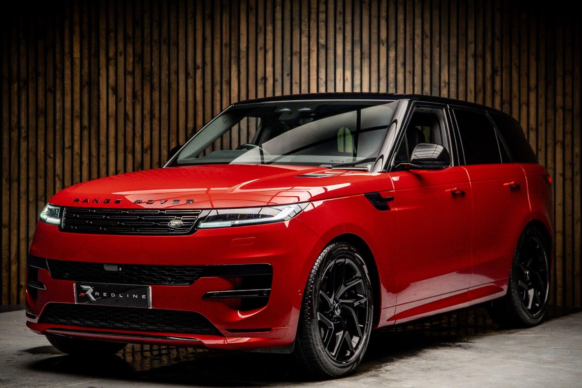 LAND ROVER RANGE ROVER SPORT DIESEL ESTATE 3.0 D300 Dynamic SE 5dr Auto for sale UK - Slide 8