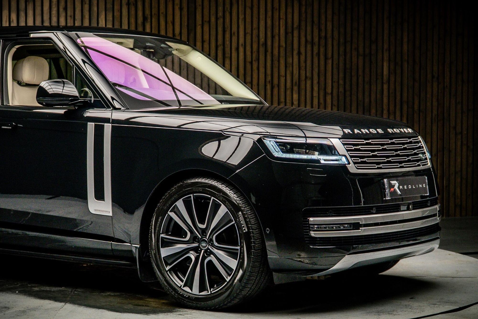 LAND ROVER RANGE ROVER ESTATE 3.0 P400 Autobiography LWB 4dr Auto for sale UK - Slide 10