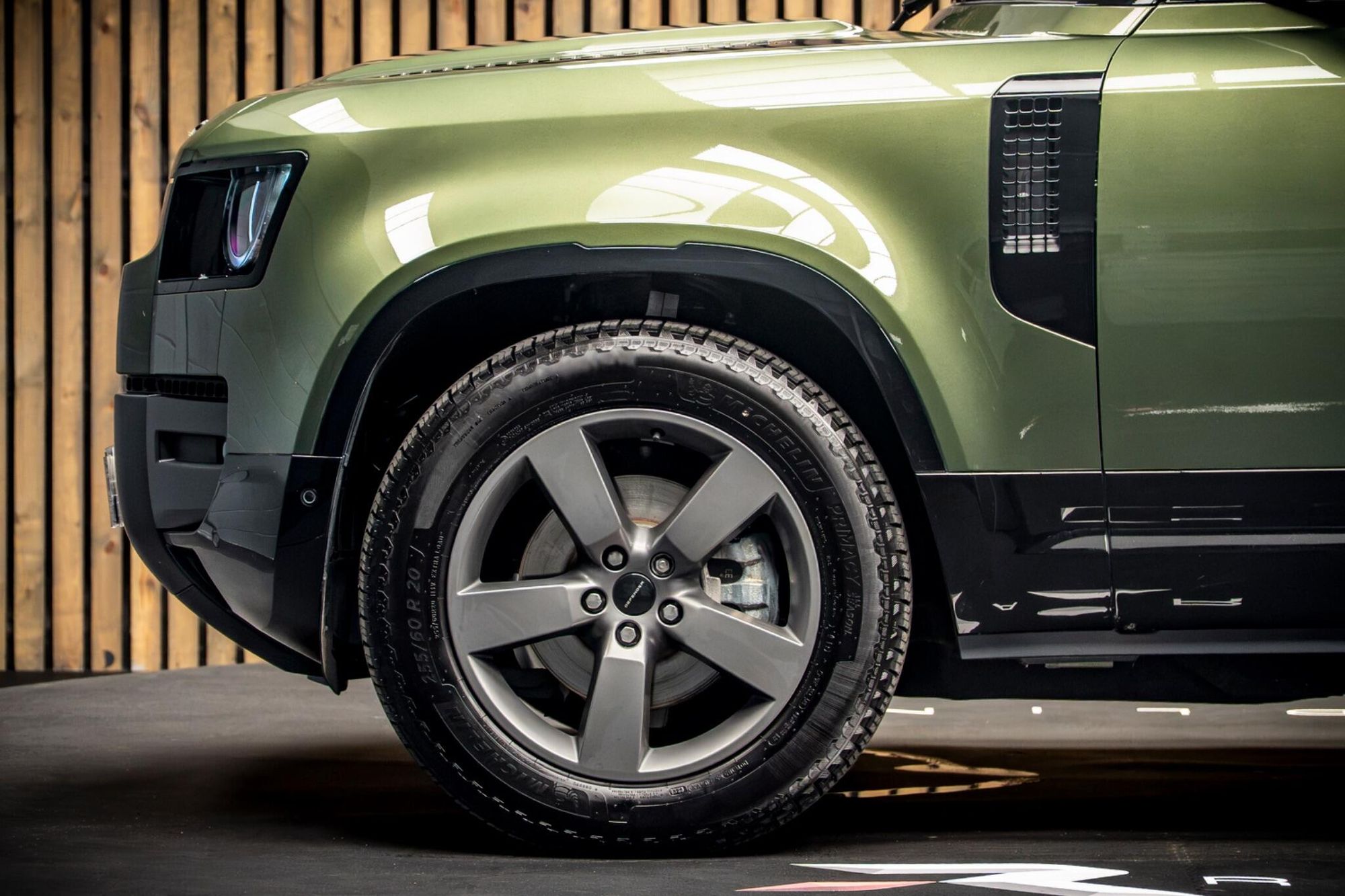 Land Rover Defender 90 X-Dynamic SE 3.0 D250 MHEV X-Dynamic SE Auto 4WD Euro 6 (s/s) 3dr for sale UK - Slide 9
