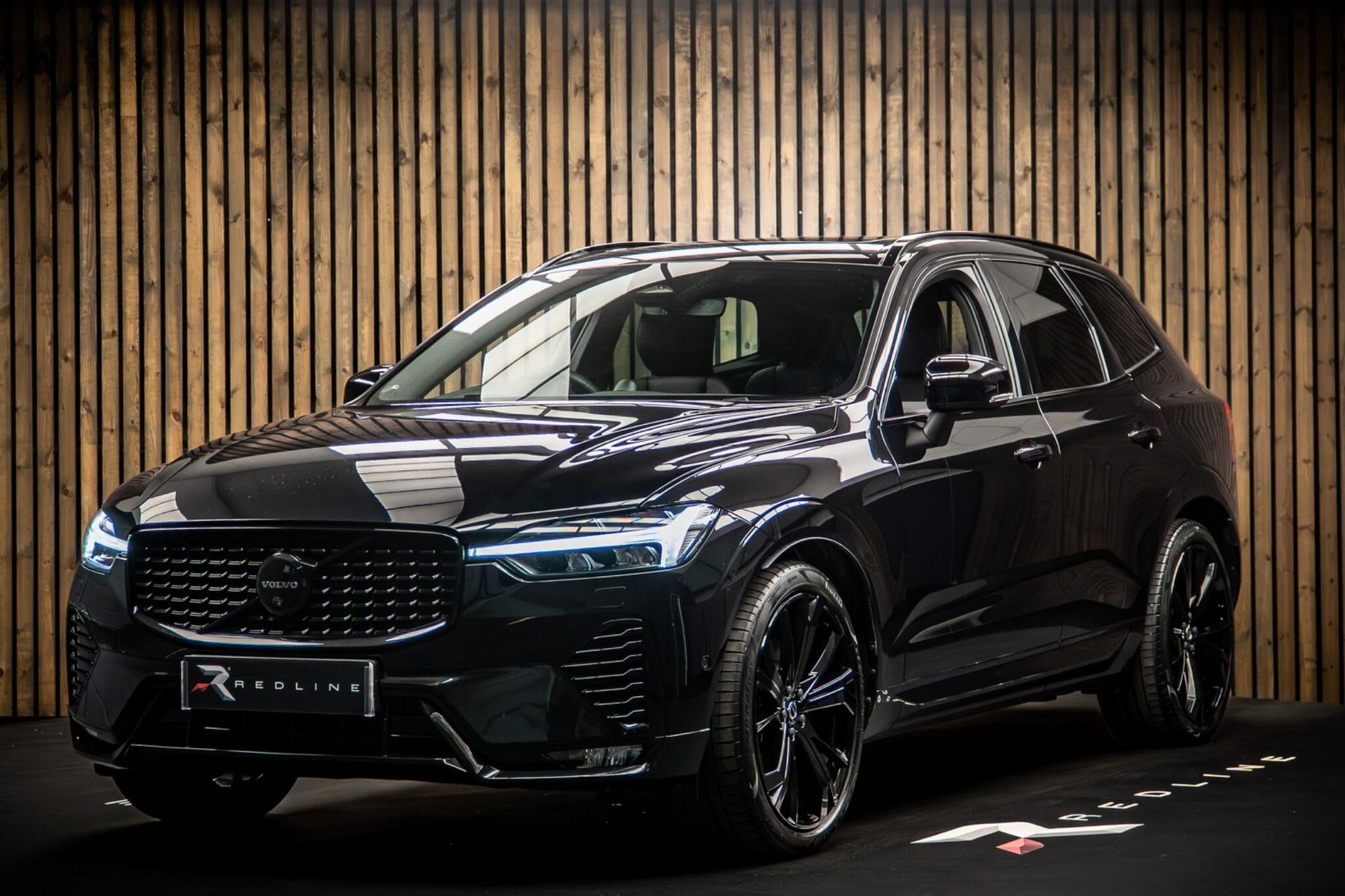 VOLVO XC60 ESTATE 2.0 B5P Ultimate Black Edition 5dr AWD Geartronic for sale UK - Slide 8
