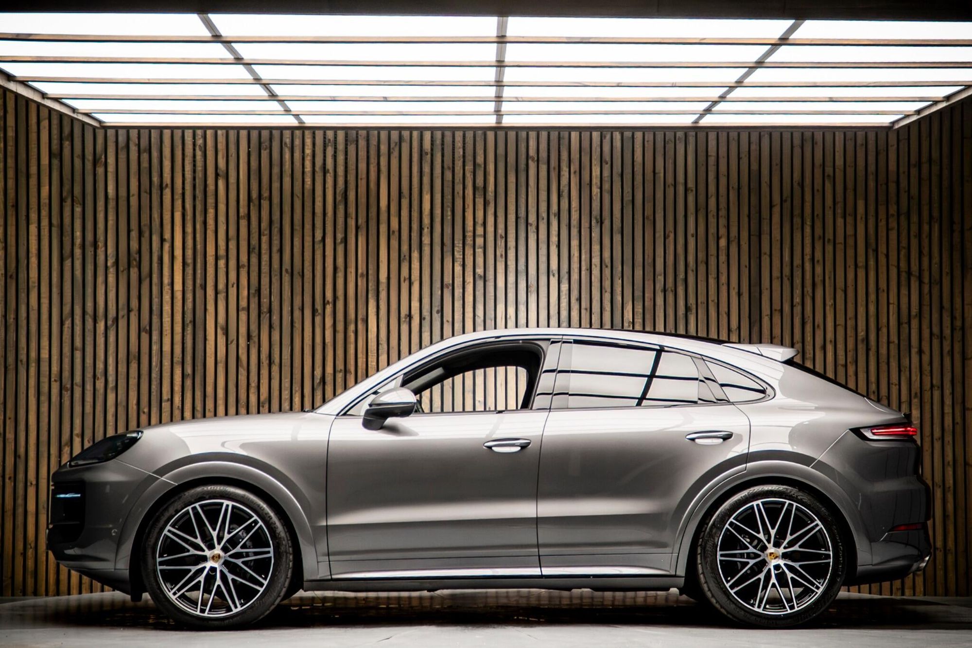Porsche Cayenne Coupe 3.0 V6 Black Edition 353 Tiptronic S 5 Door Auto for sale UK - Slide 7
