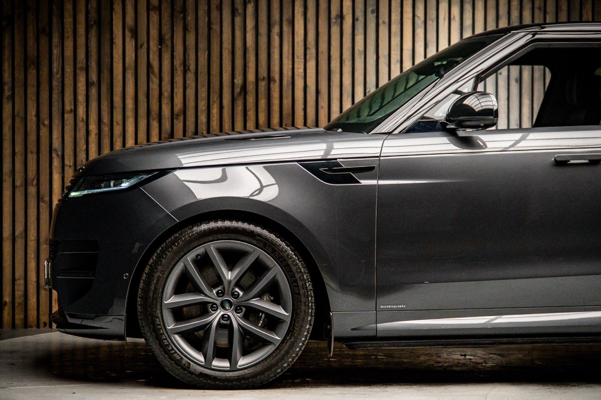 LAND ROVER RANGE ROVER SPORT ESTATE 3.0 P550e Autobiography 5dr Auto for sale UK - Slide 9