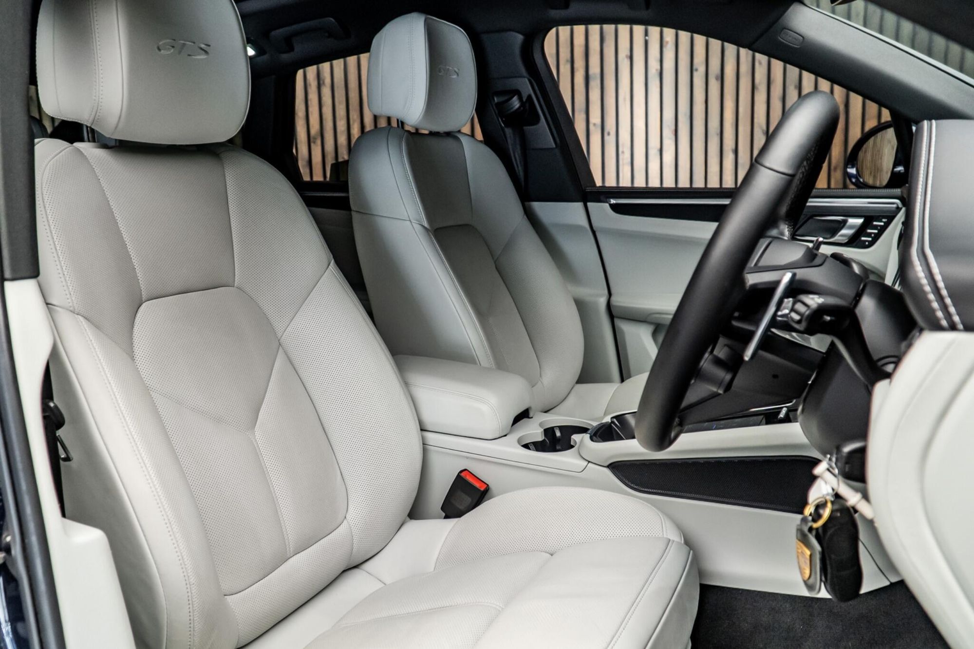 PORSCHE MACAN ESTATE GTS 5dr PDK for sale UK - Slide 2